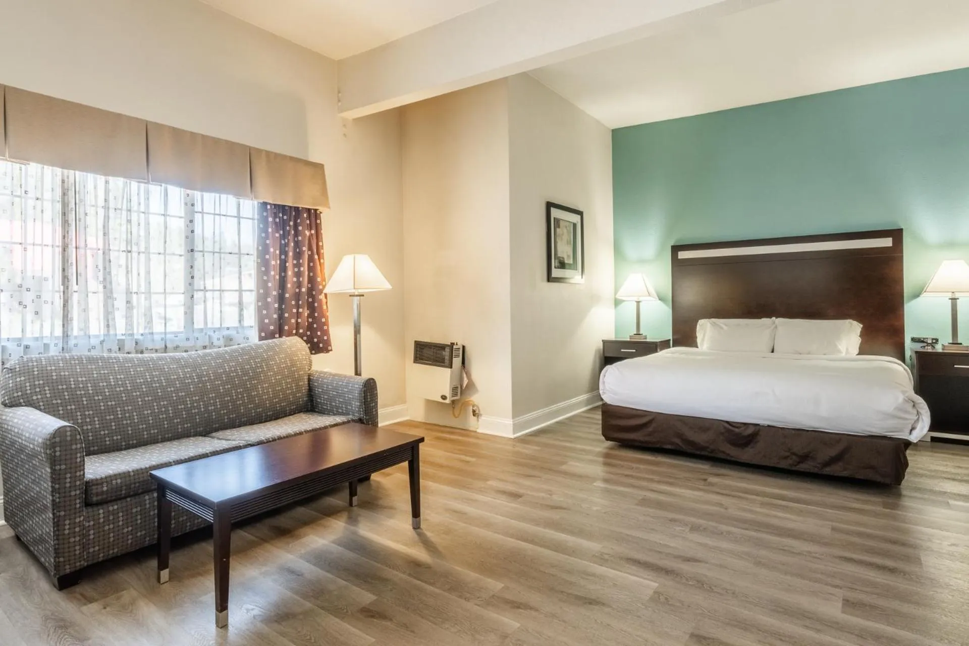 Bed in Quality Inn near Mammoth Mountain Ski Resort