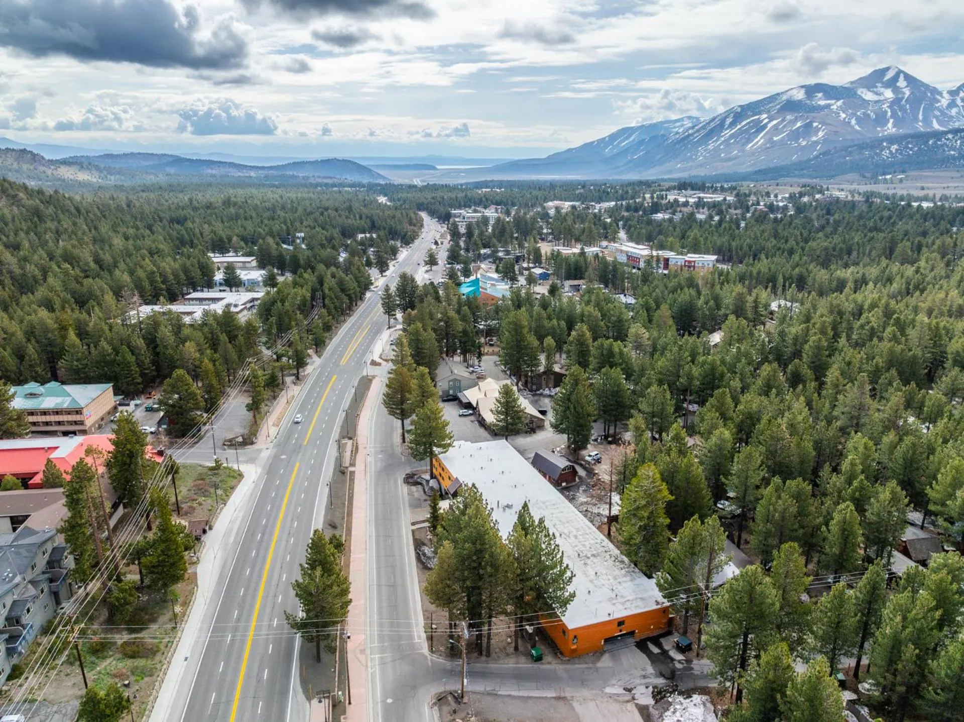 Property building in Quality Inn near Mammoth Mountain Ski Resort