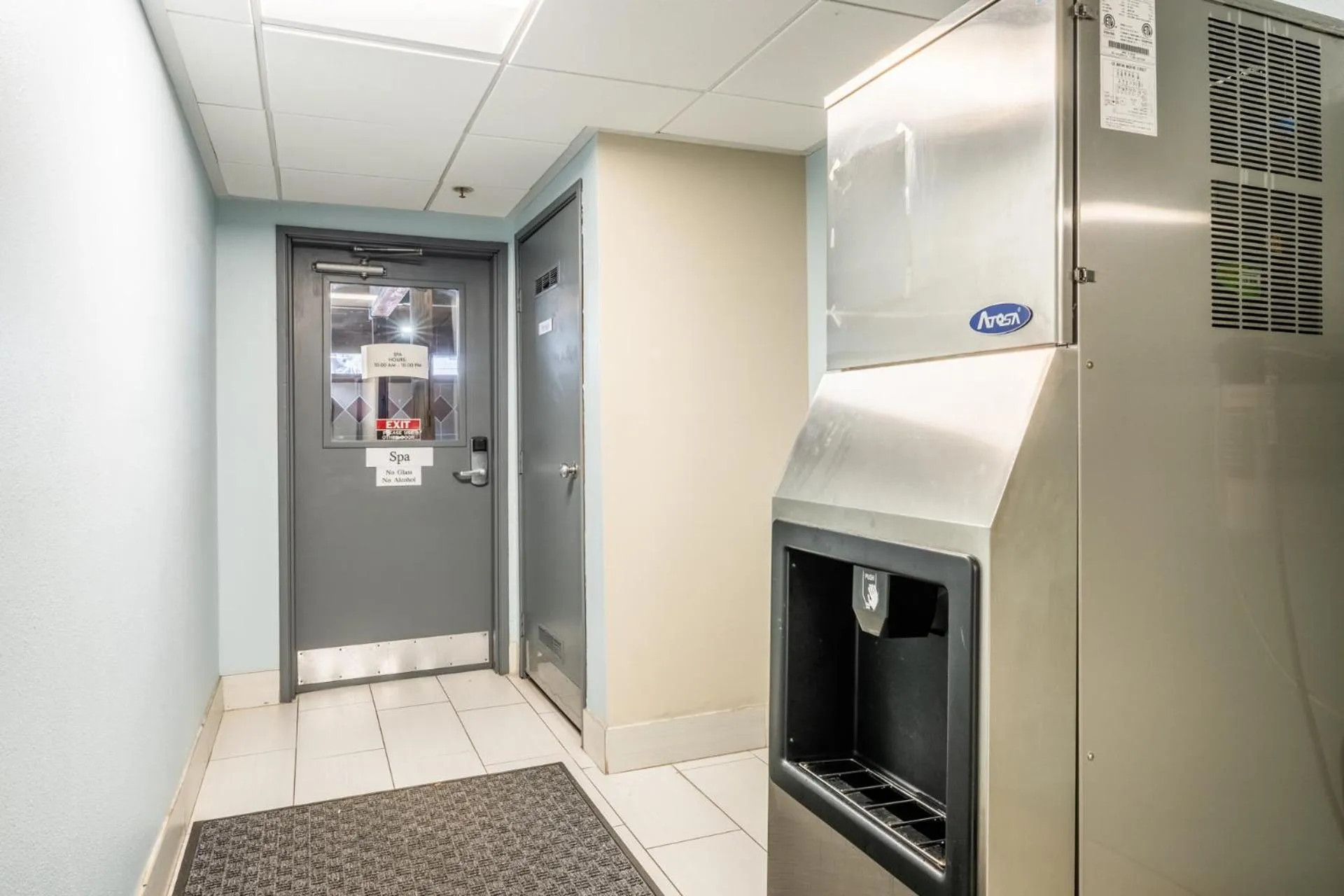 Hot Tub in Quality Inn near Mammoth Mountain Ski Resort