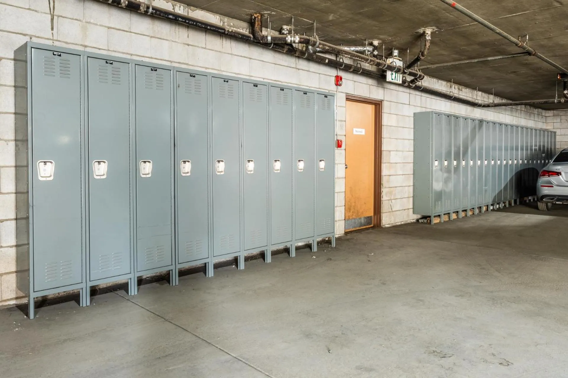 Parking in Quality Inn near Mammoth Mountain Ski Resort