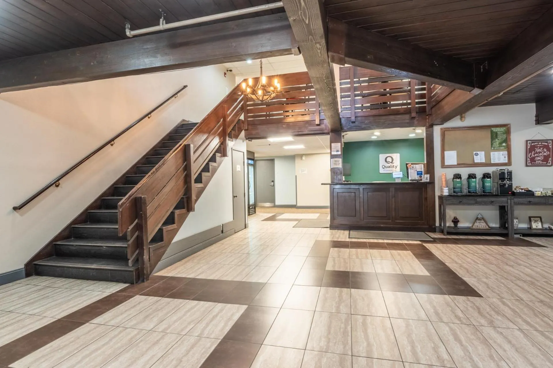 Coffee/tea facilities in Quality Inn near Mammoth Mountain Ski Resort