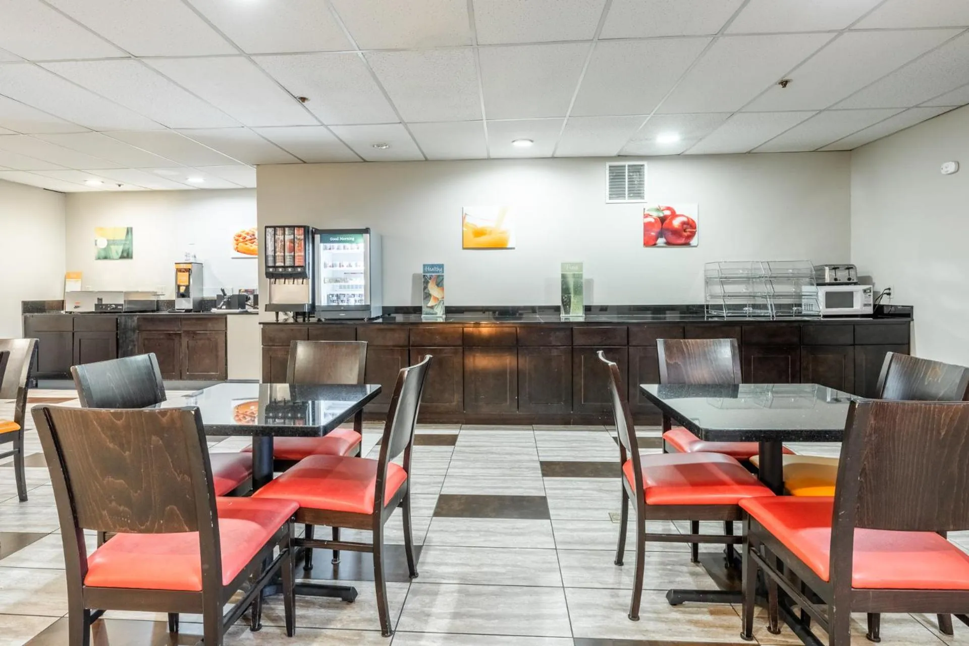 Coffee/tea facilities in Quality Inn near Mammoth Mountain Ski Resort