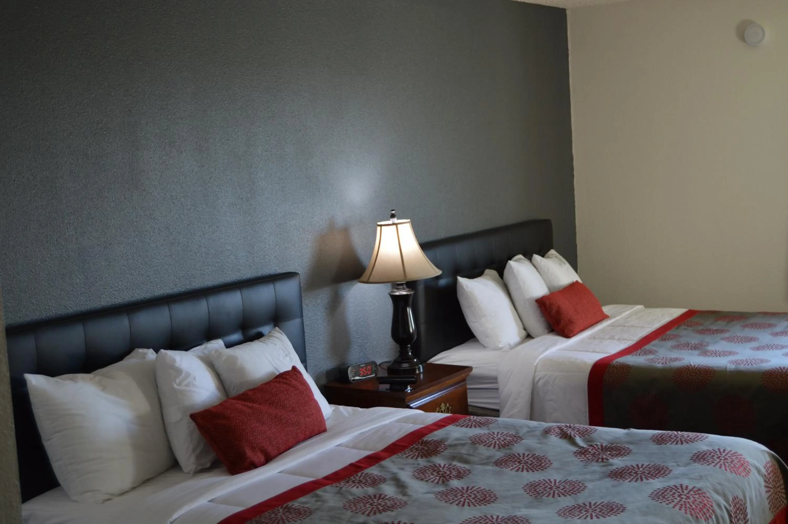 Photo of the whole room, Bed in Ramada by Wyndham Arcata