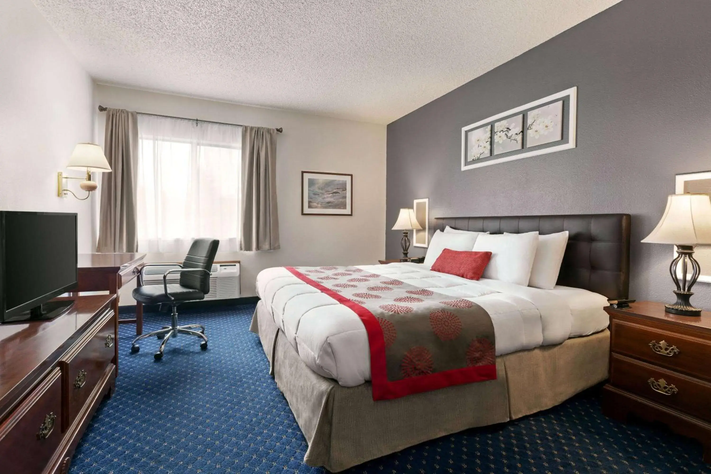 Photo of the whole room, Bed in Ramada by Wyndham Arcata Photo of the whole room, Bed in Ramada by Wyndham Arcata