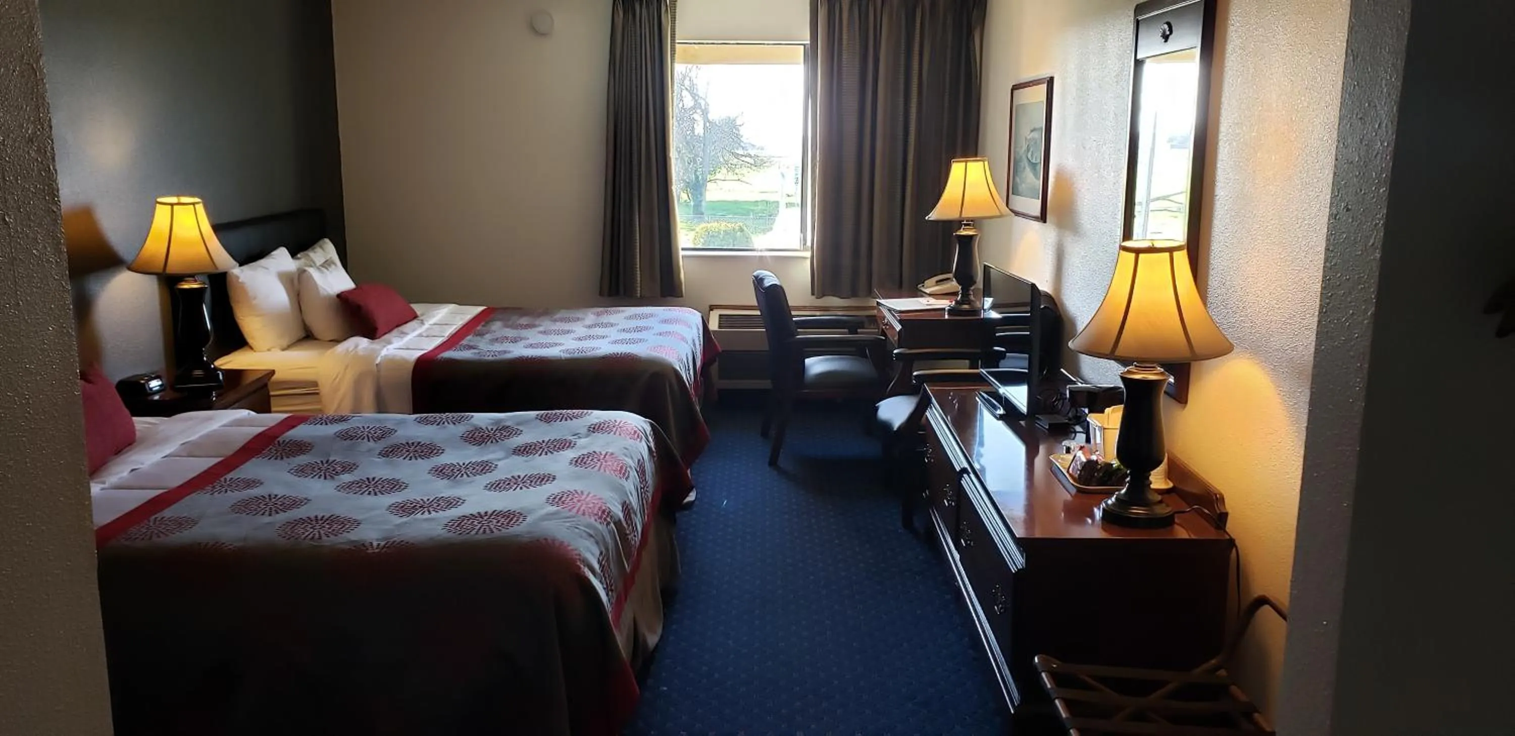 Photo of the whole room, Bed in Ramada by Wyndham Arcata