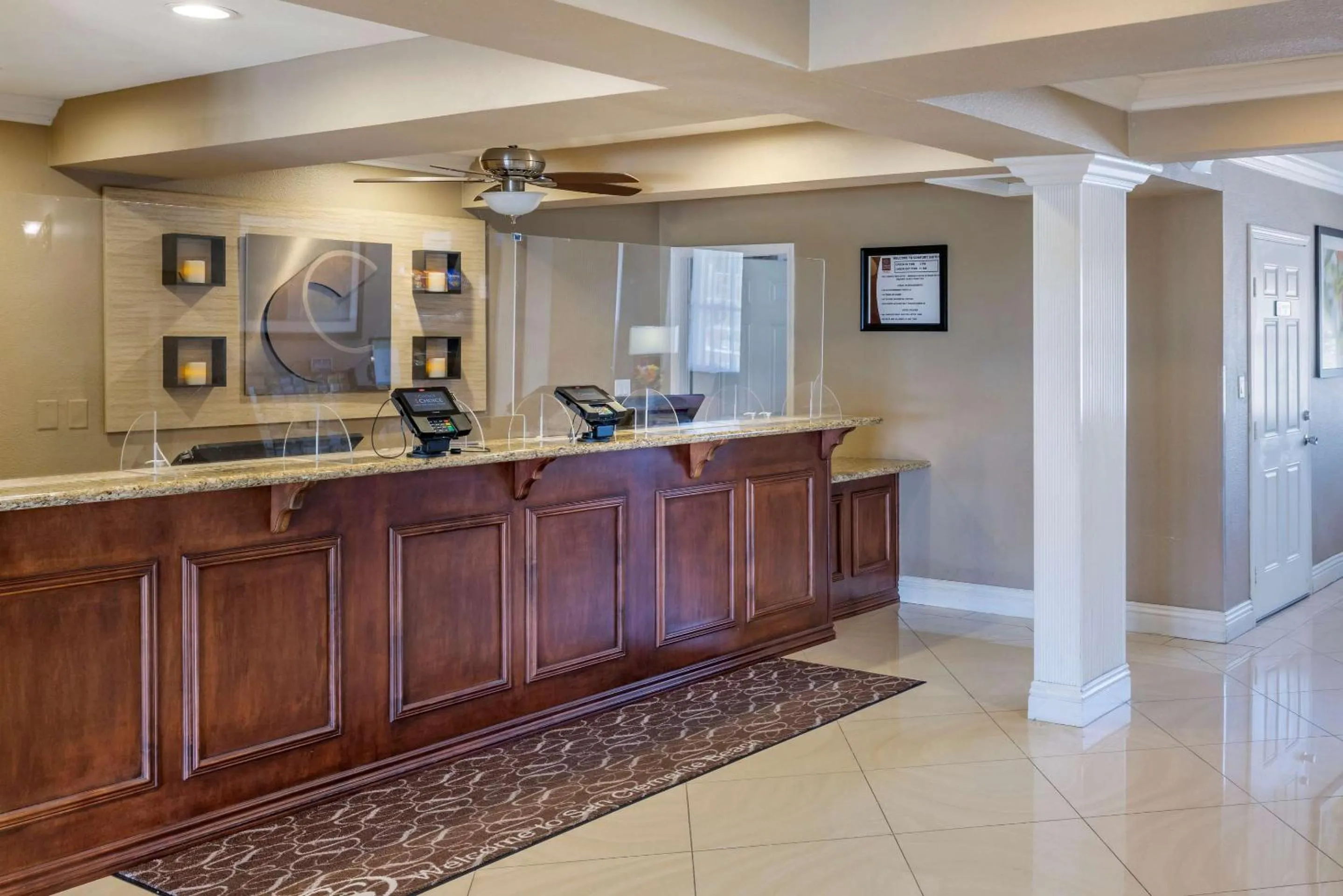 Lobby or reception in Comfort Suites San Clemente Beach