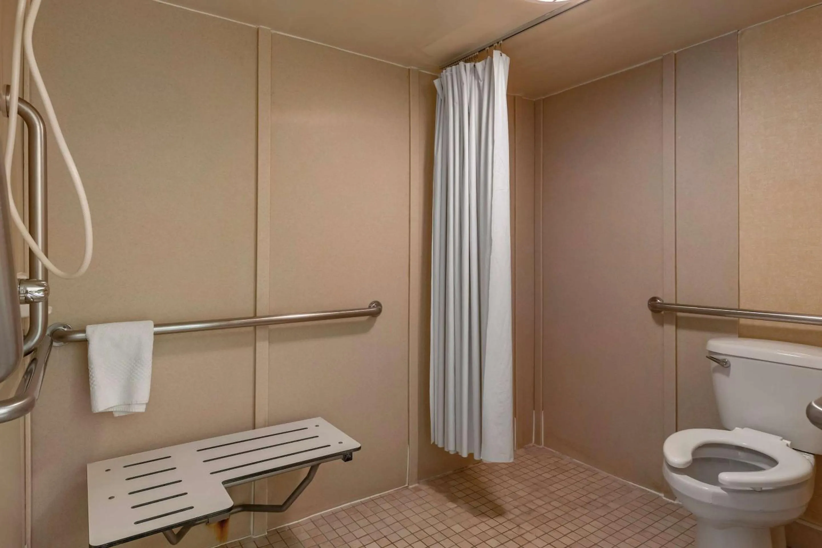 Bedroom in Quality Inn On Historic Route 66