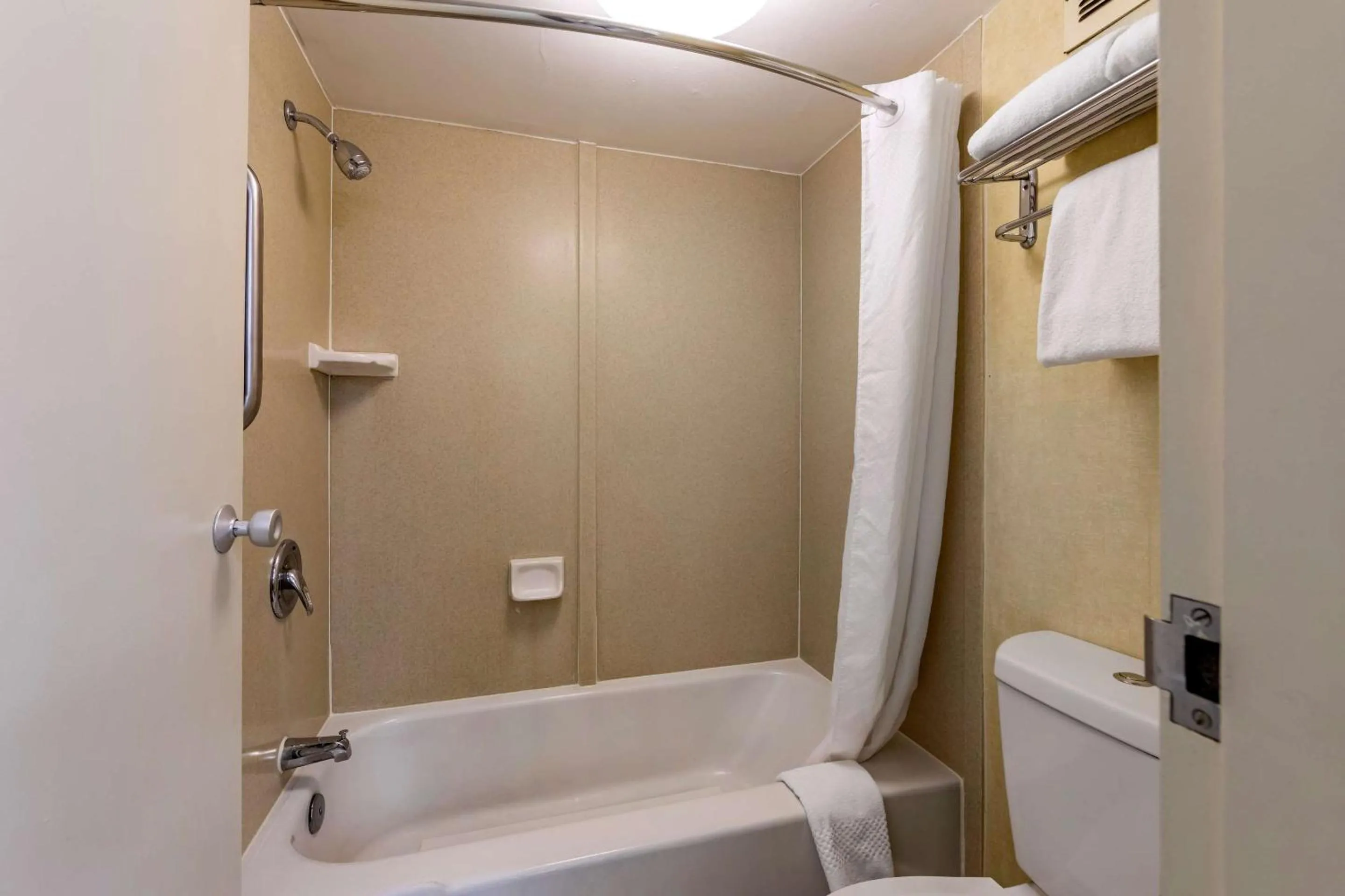 Bedroom in Quality Inn Barstow Route 66