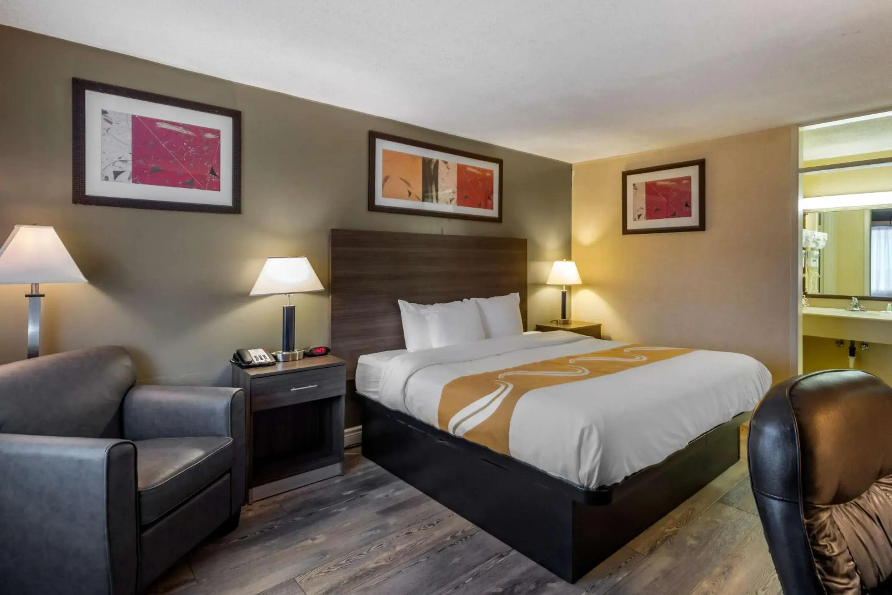 Bedroom, Bed in Quality Inn On Historic Route 66 Bedroom, Bed in Quality Inn On Historic Route 66