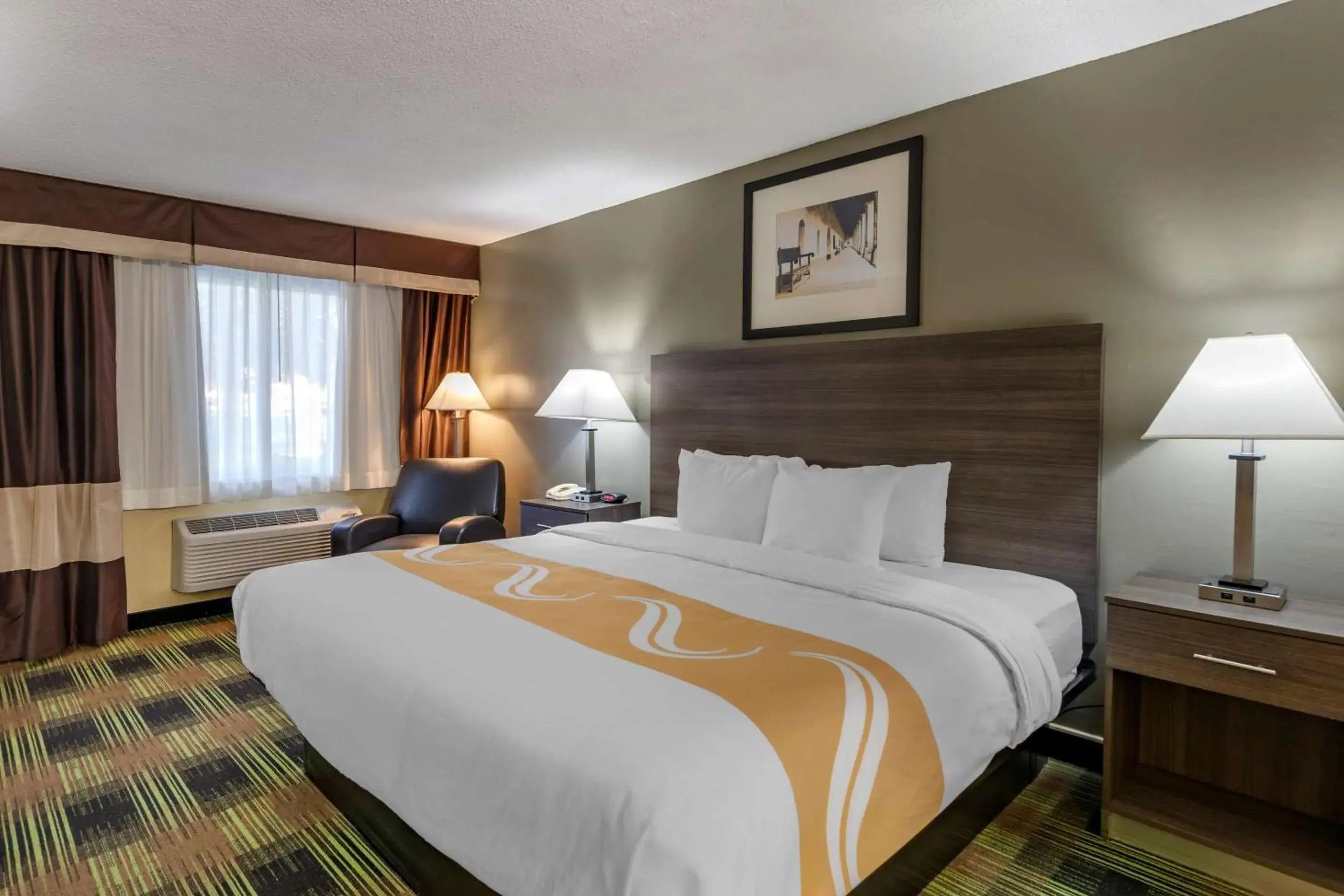 Bedroom, Bed in Quality Inn On Historic Route 66 Bedroom, Bed in Quality Inn On Historic Route 66