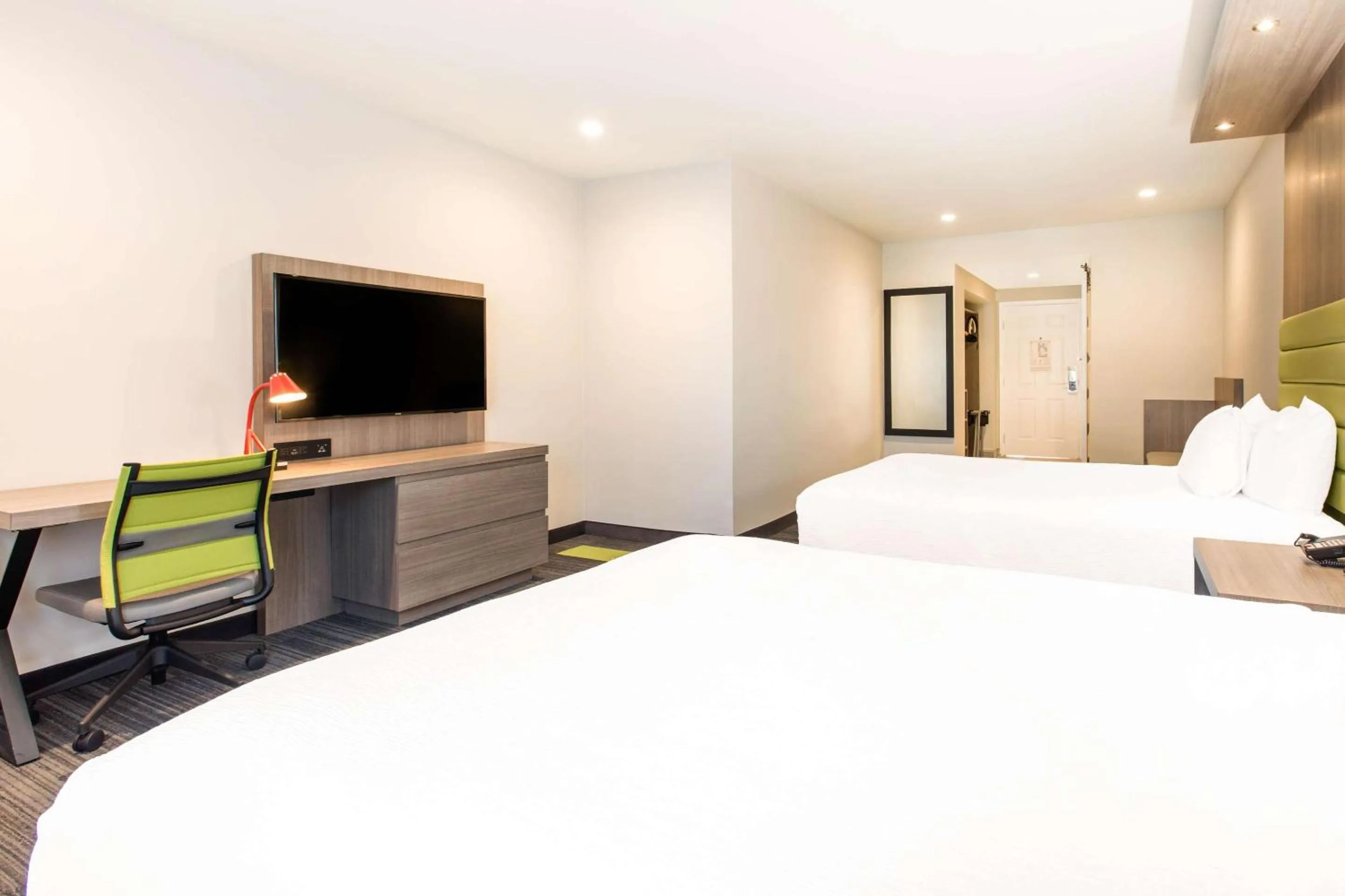 Bedroom, Bed in Rodeway Inn near Melrose Ave