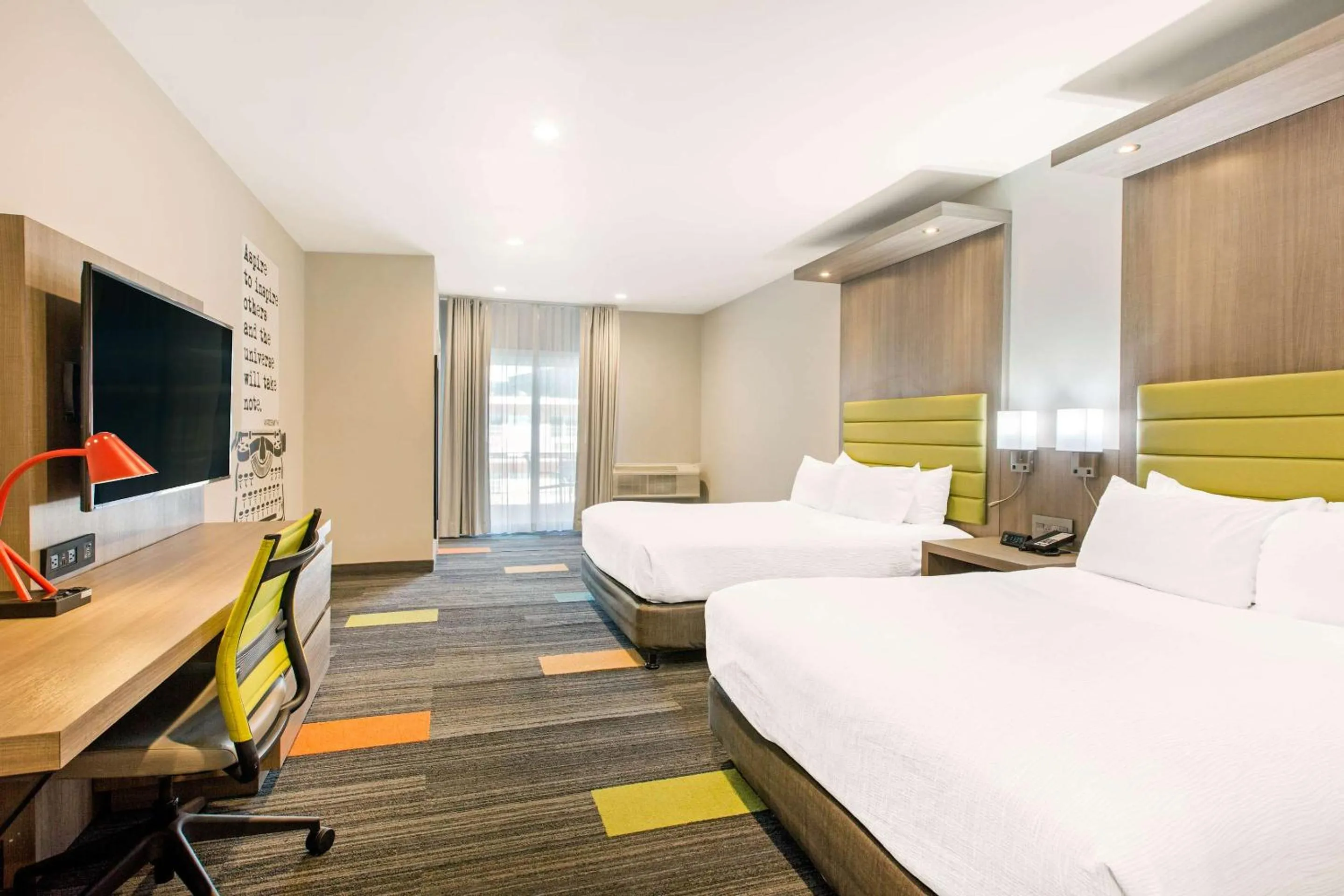 Bedroom, Bed in Rodeway Inn near Melrose Ave