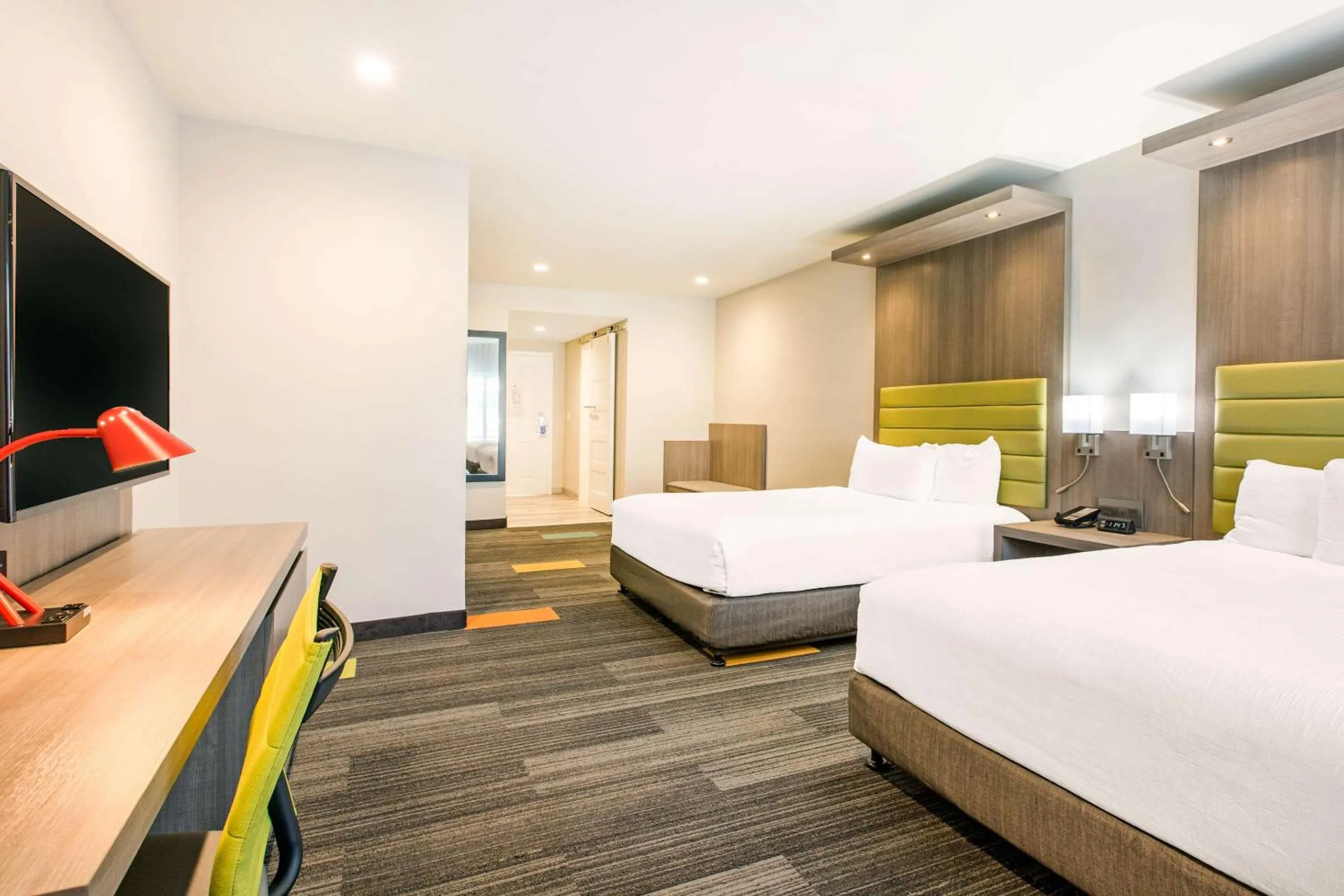 Bedroom, Bed in Rodeway Inn near Melrose Ave