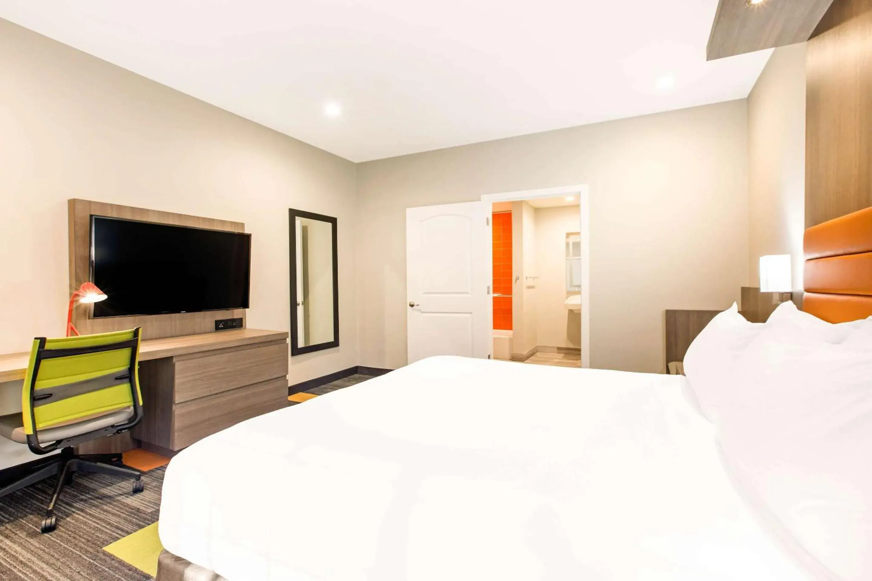 Bedroom, Bed in Rodeway Inn near Melrose Ave Bedroom, Bed in Rodeway Inn near Melrose Ave