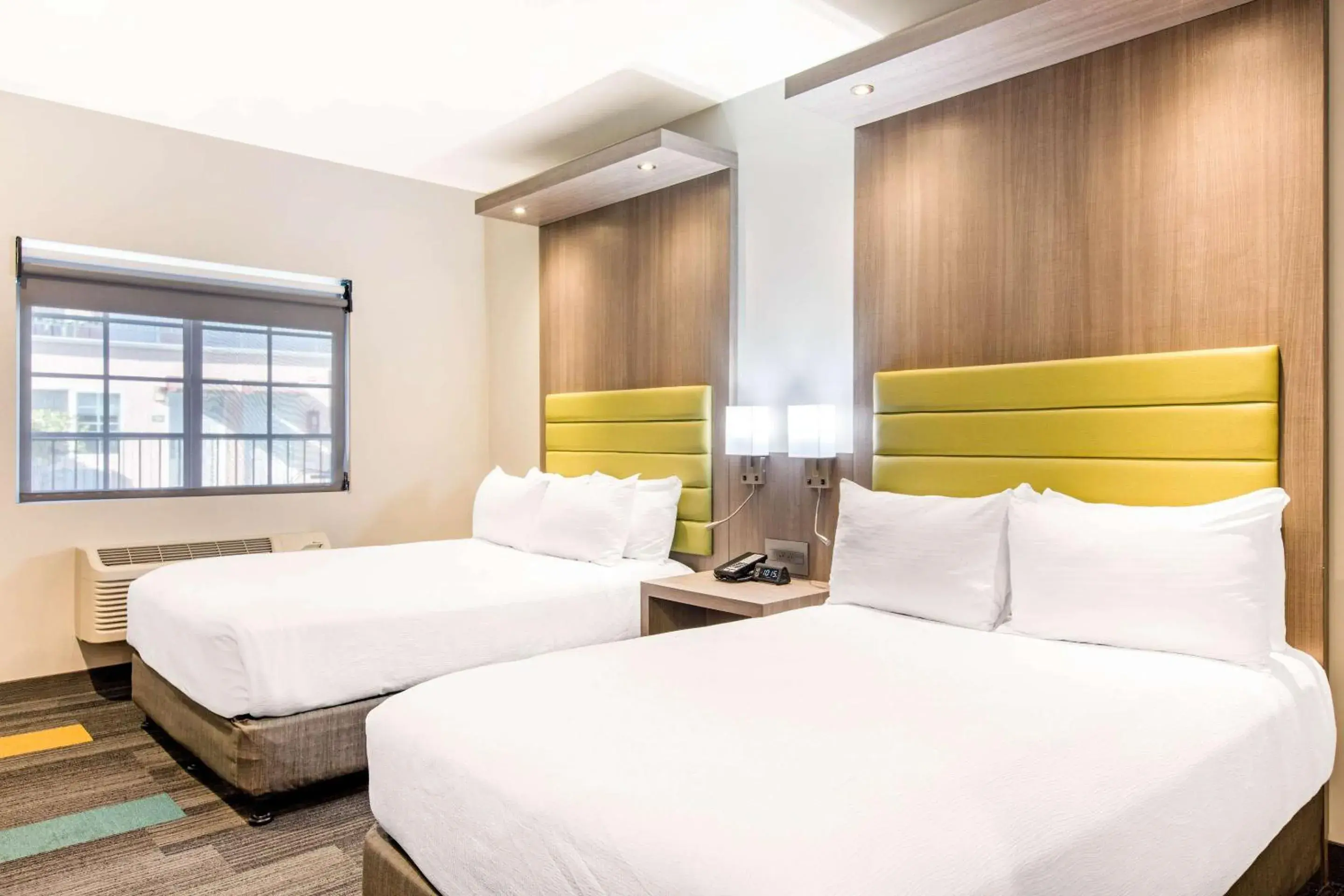 Bedroom, Bed in Rodeway Inn near Melrose Ave Bedroom, Bed in Rodeway Inn near Melrose Ave