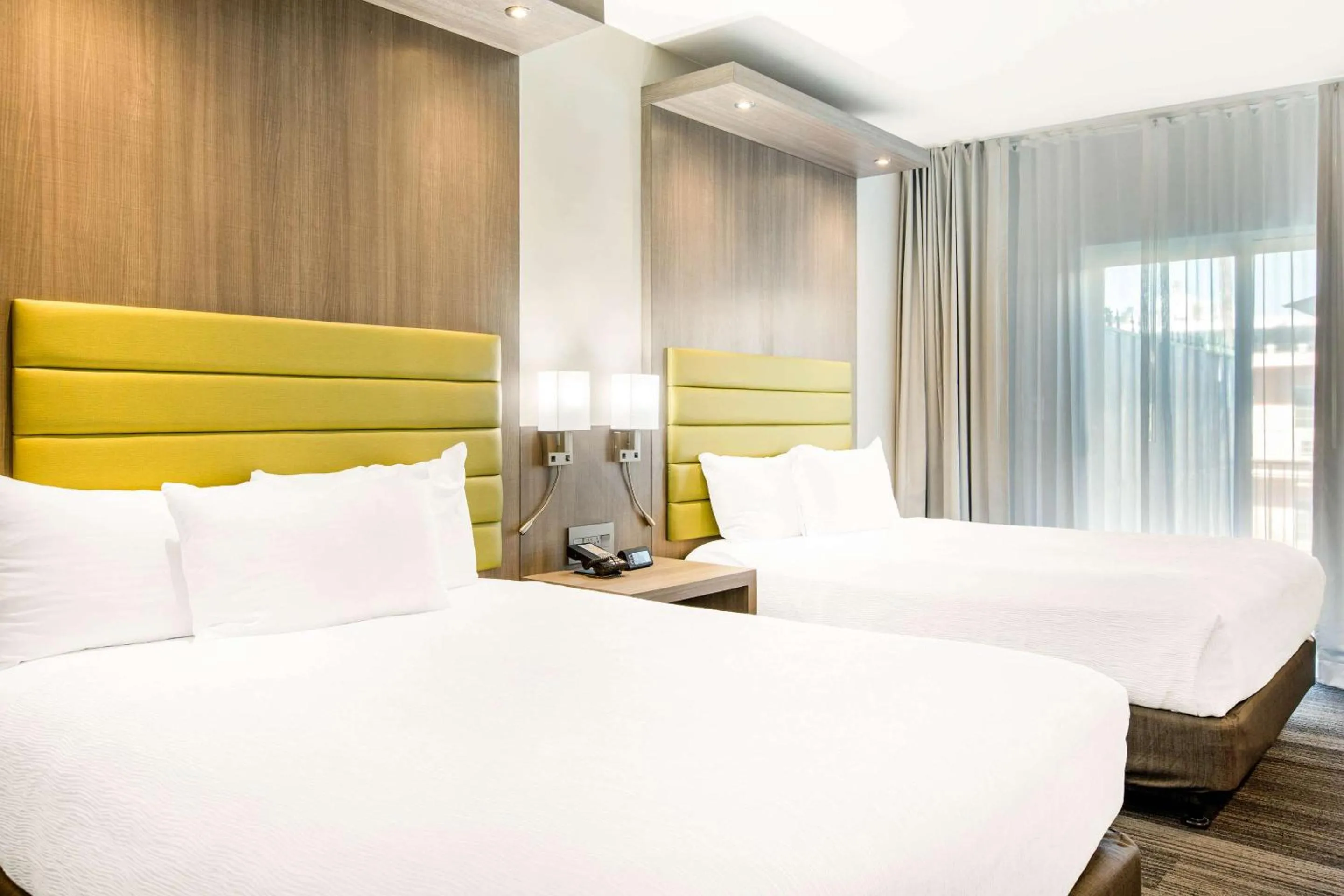 Bedroom, Bed in Rodeway Inn near Melrose Ave