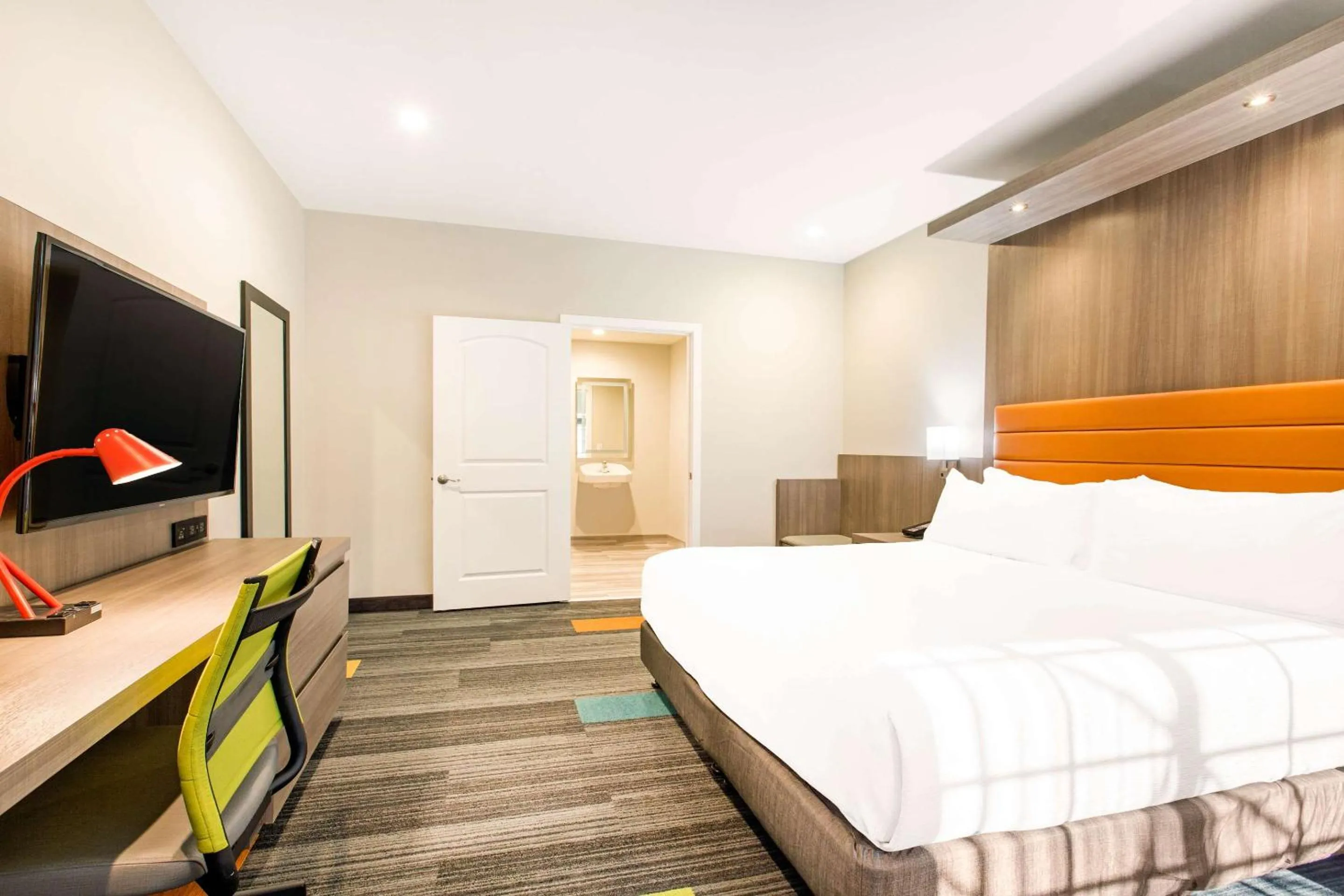 Bedroom, Bed in Rodeway Inn near Melrose Ave