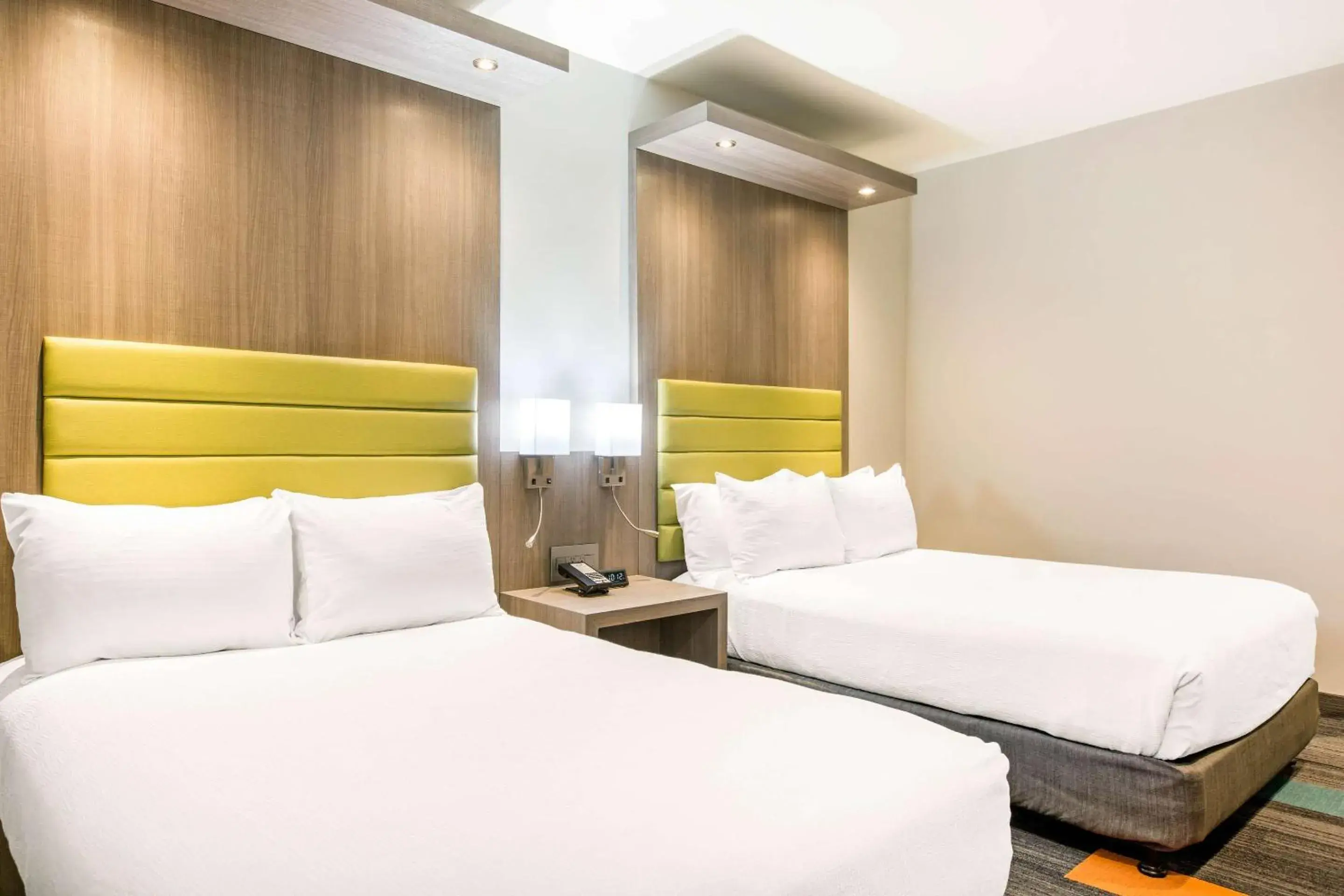 Bedroom, Bed in Rodeway Inn near Melrose Ave Bedroom, Bed in Rodeway Inn near Melrose Ave