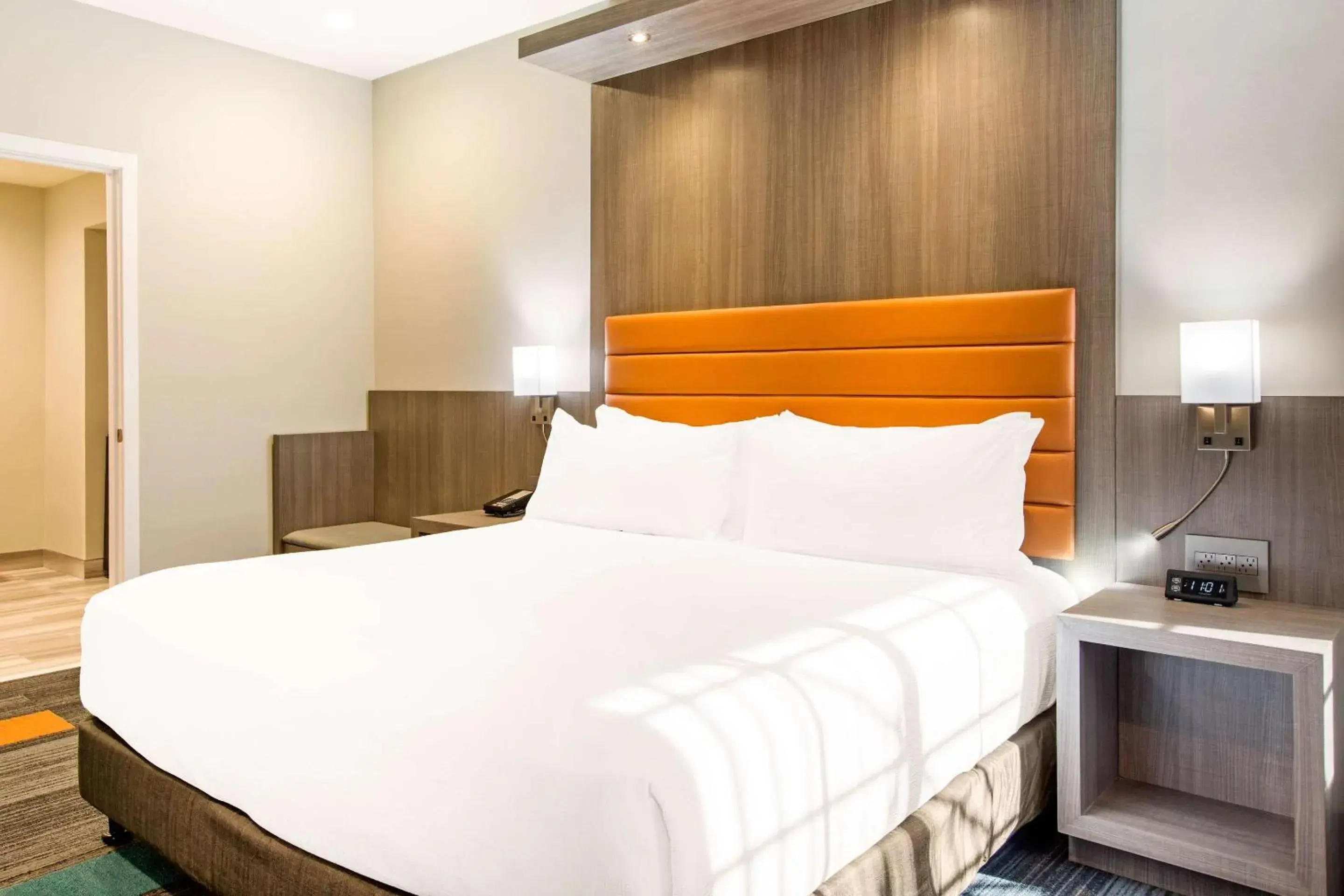 Bedroom, Bed in Rodeway Inn near Melrose Ave Bedroom, Bed in Rodeway Inn near Melrose Ave