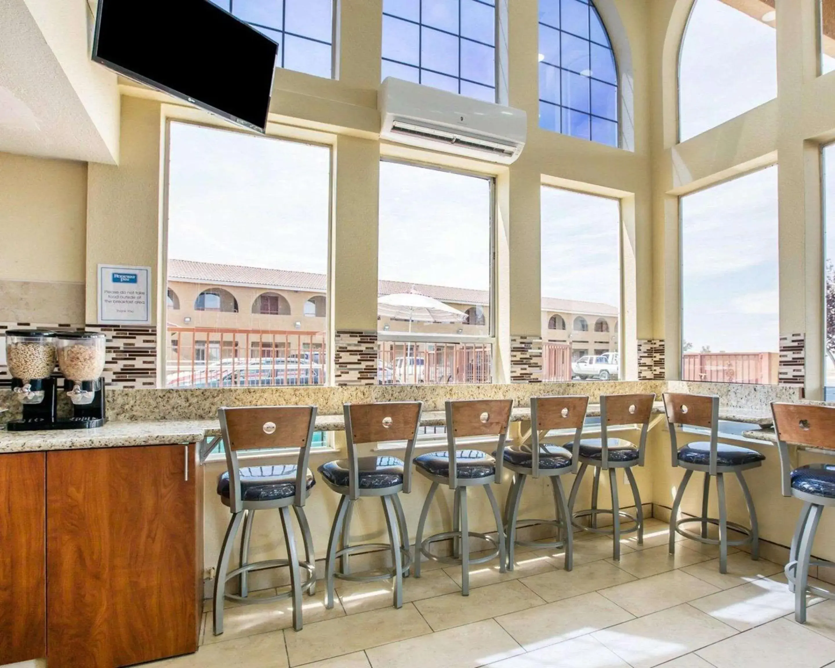 Restaurant/places to eat in Rodeway Inn Delano Restaurant/places to eat in Rodeway Inn Delano