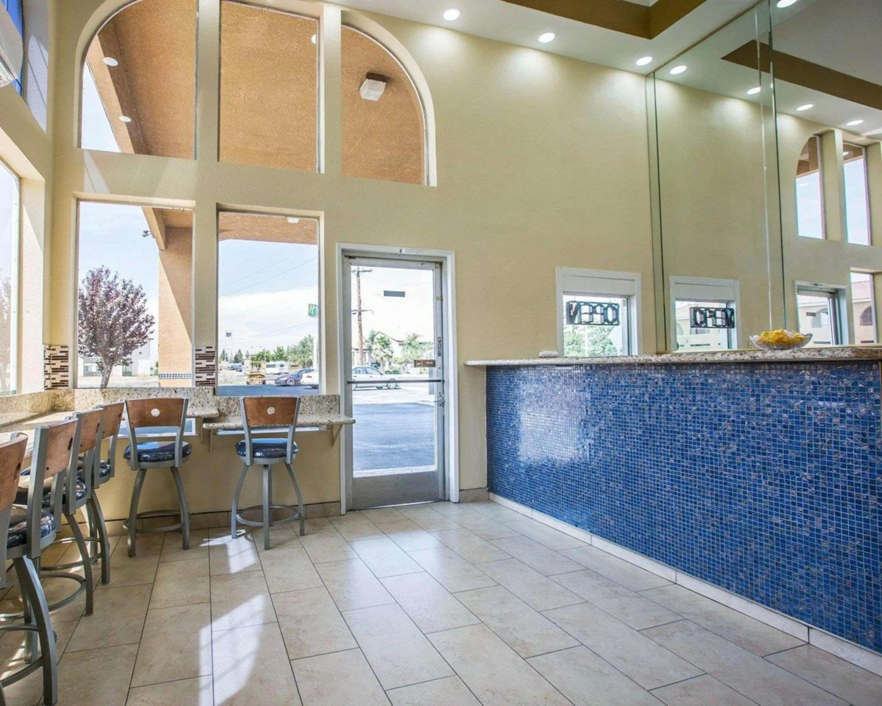 Lobby or reception in Rodeway Inn Delano