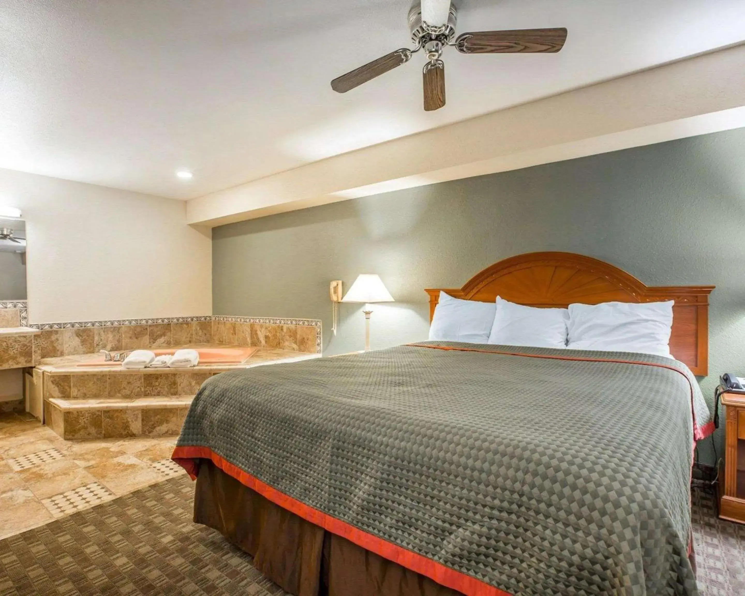 Photo of the whole room, Bed in Rodeway Inn Delano Photo of the whole room, Bed in Rodeway Inn Delano