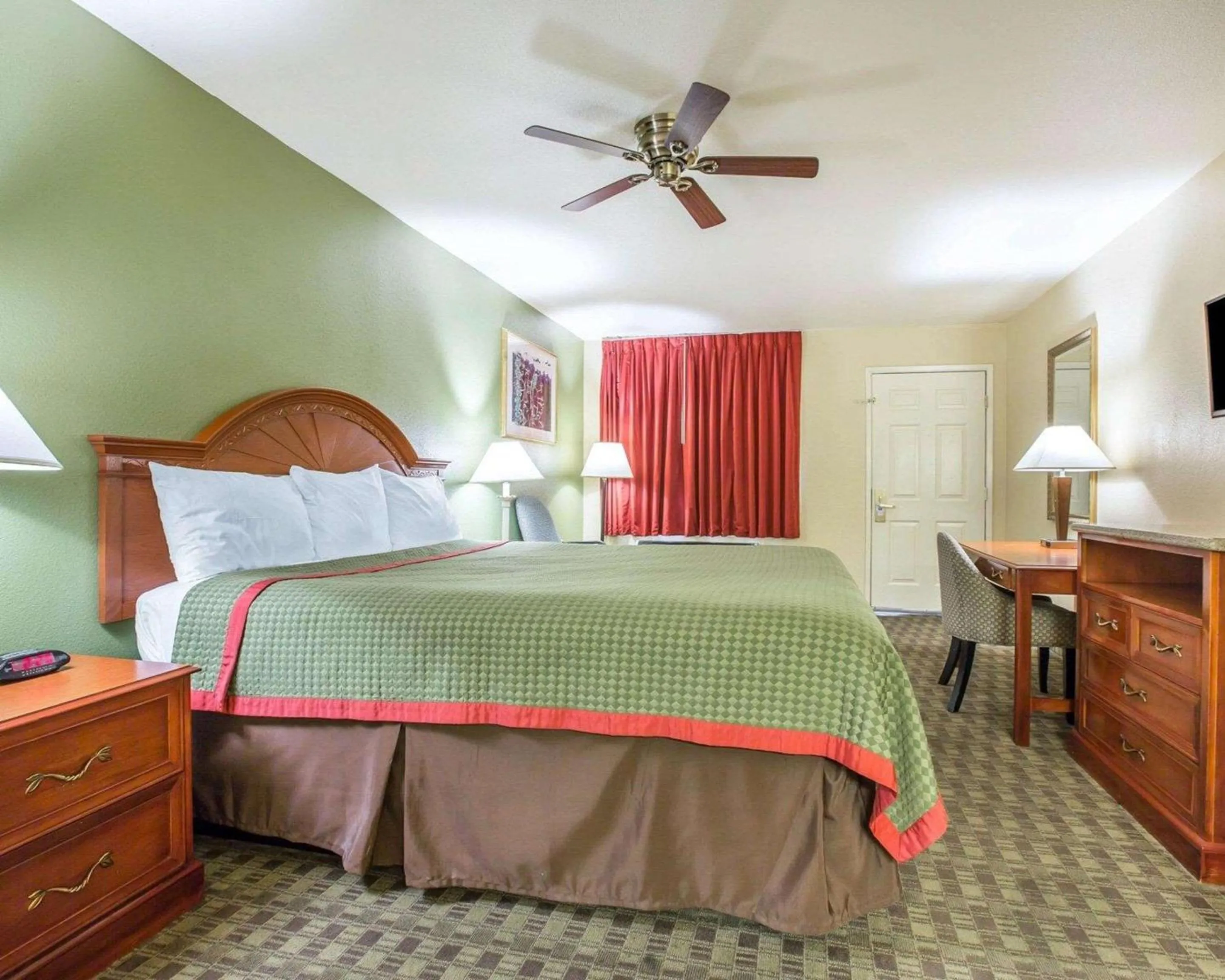 On site, Bed in Rodeway Inn Delano