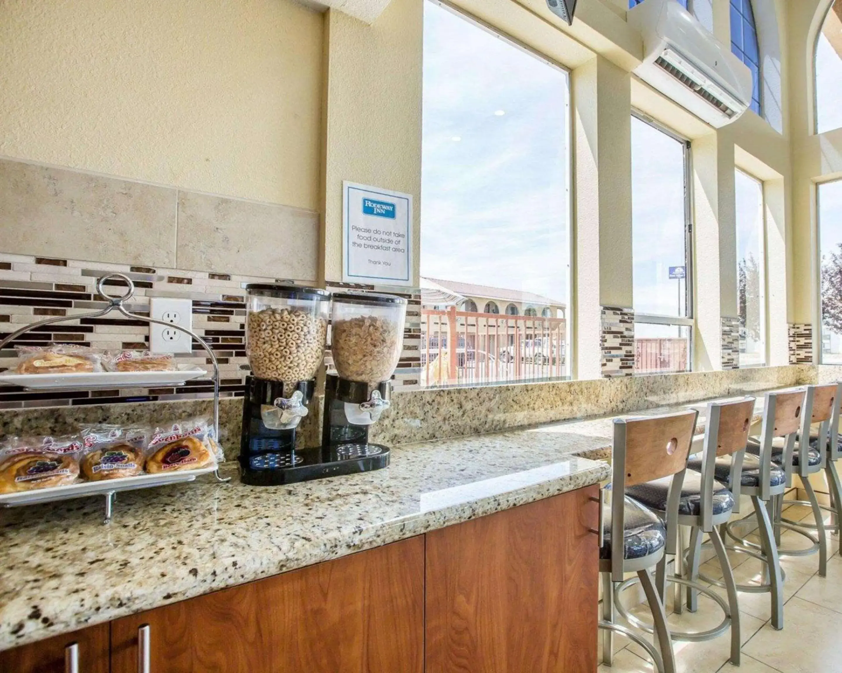 Restaurant/places to eat in Rodeway Inn Delano Restaurant/places to eat in Rodeway Inn Delano