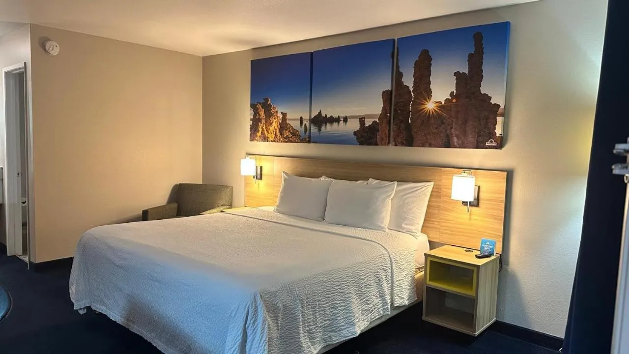 Bed in Days Inn by Wyndham Ridgecrest near China Lake Naval Station