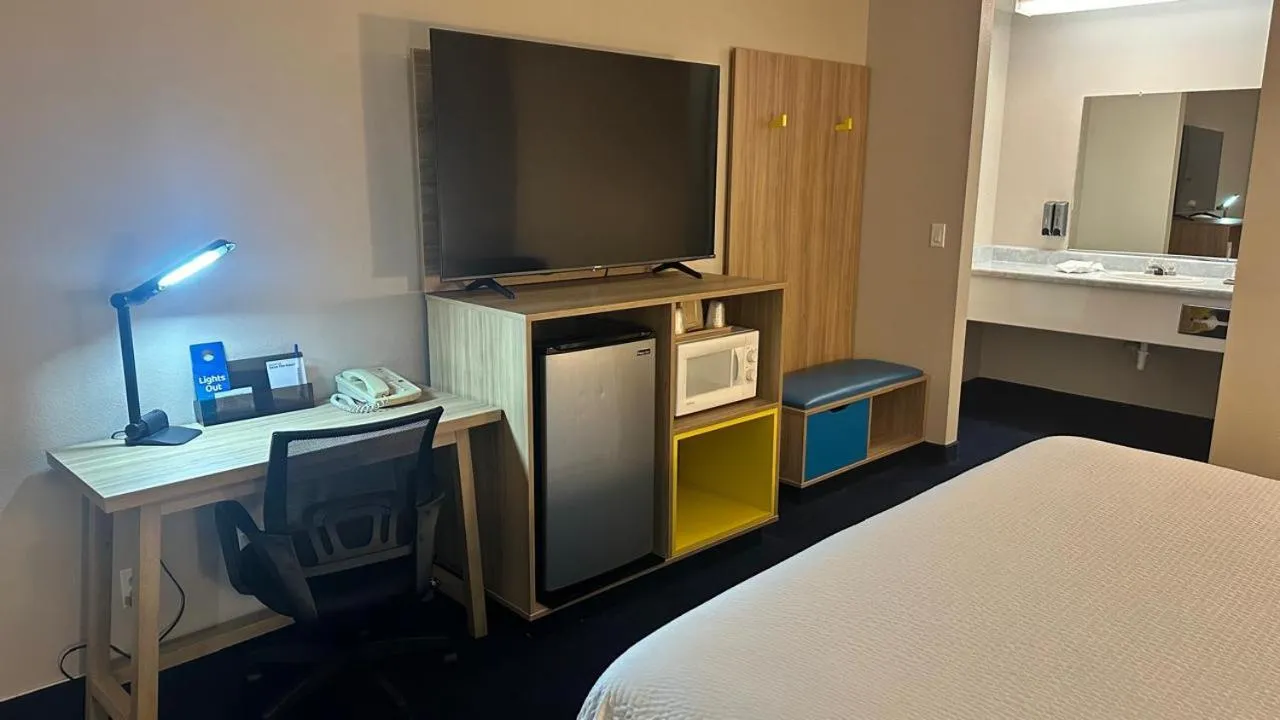 Bed in Days Inn by Wyndham Ridgecrest near China Lake Naval Station