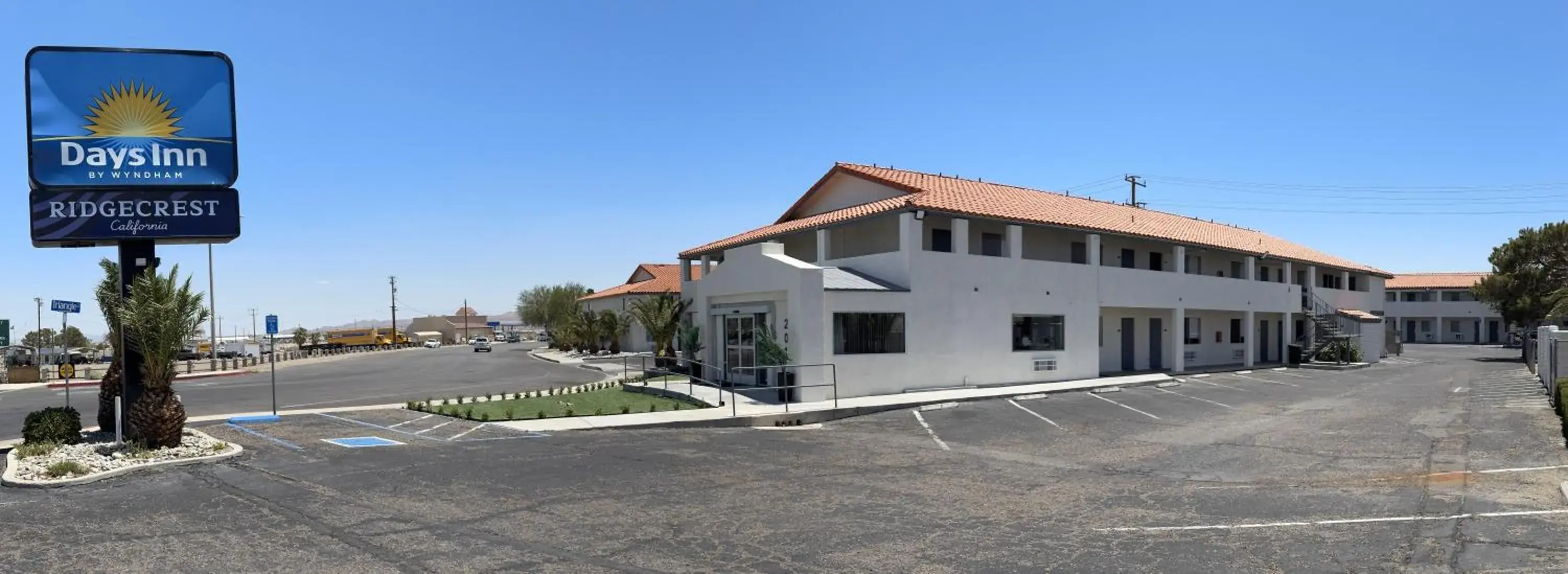 Property building in Days Inn by Wyndham Ridgecrest near China Lake Naval Station Property building in Days Inn by Wyndham Ridgecrest near China Lake Naval Station