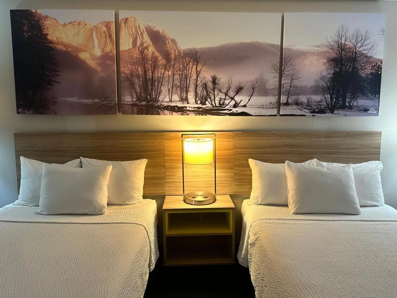 Bedroom, Bed in Days Inn by Wyndham Ridgecrest near China Lake Naval Station