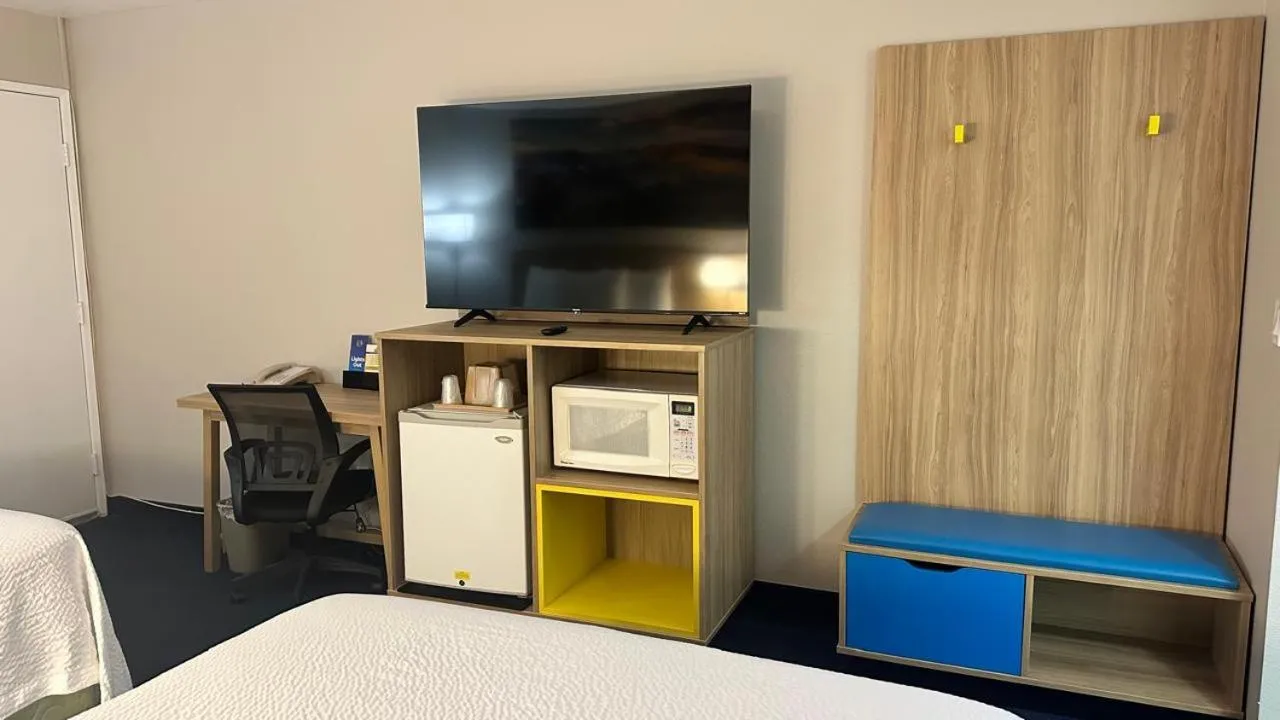 Bed in Days Inn by Wyndham Ridgecrest near China Lake Naval Station