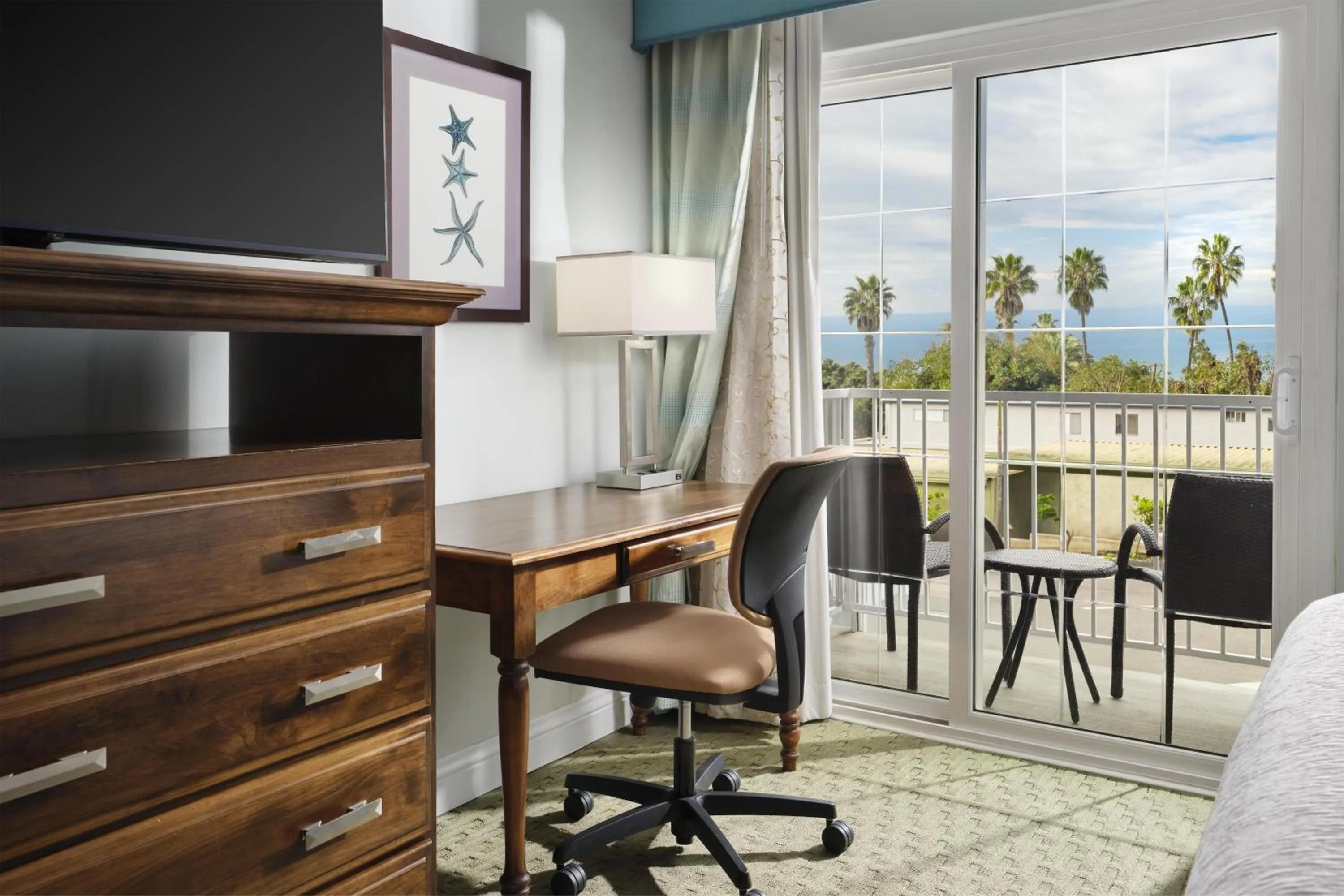 Bedroom in Best Western Premier Hotel Del Mar