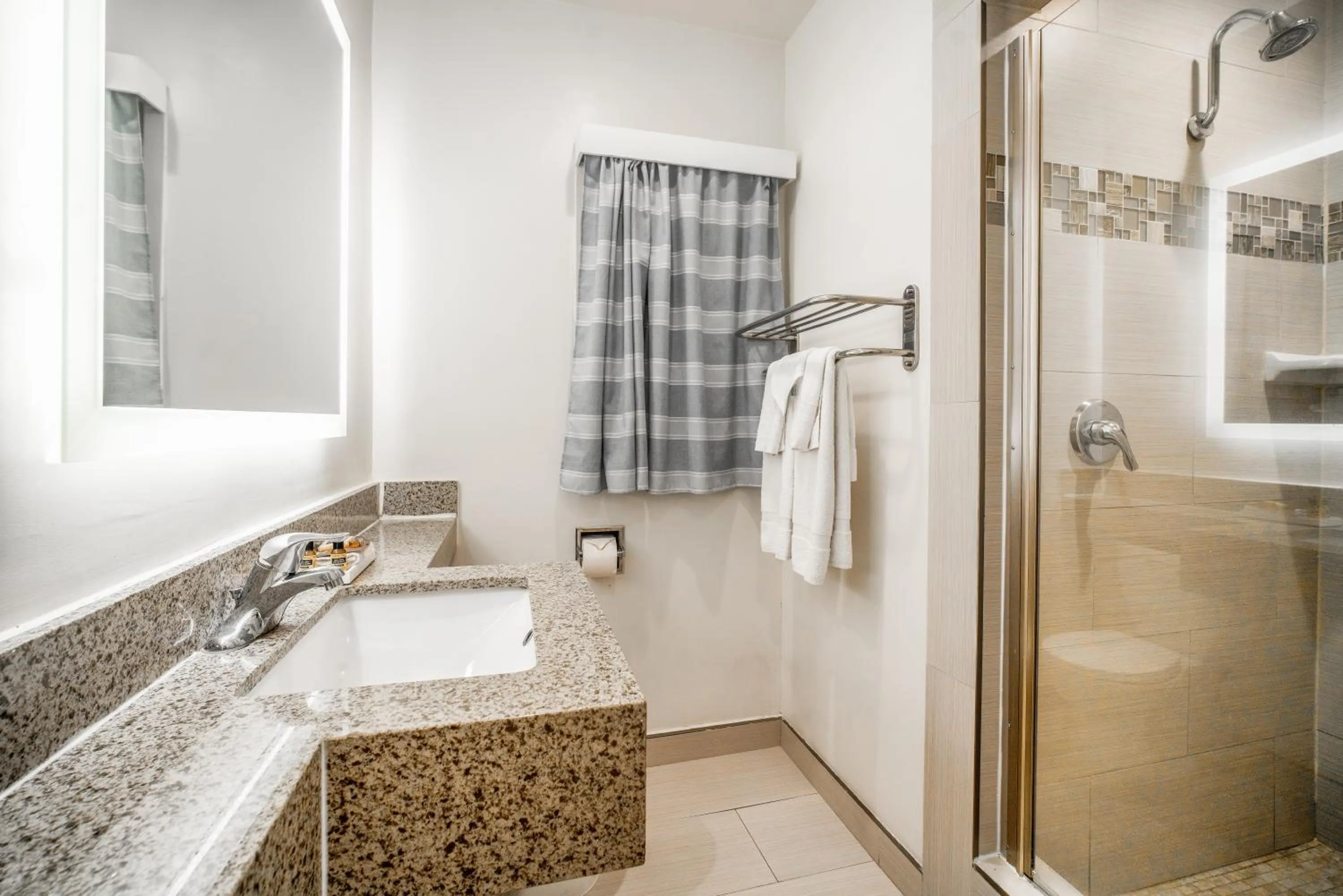 Inn at 50 Long Beach Convention Center