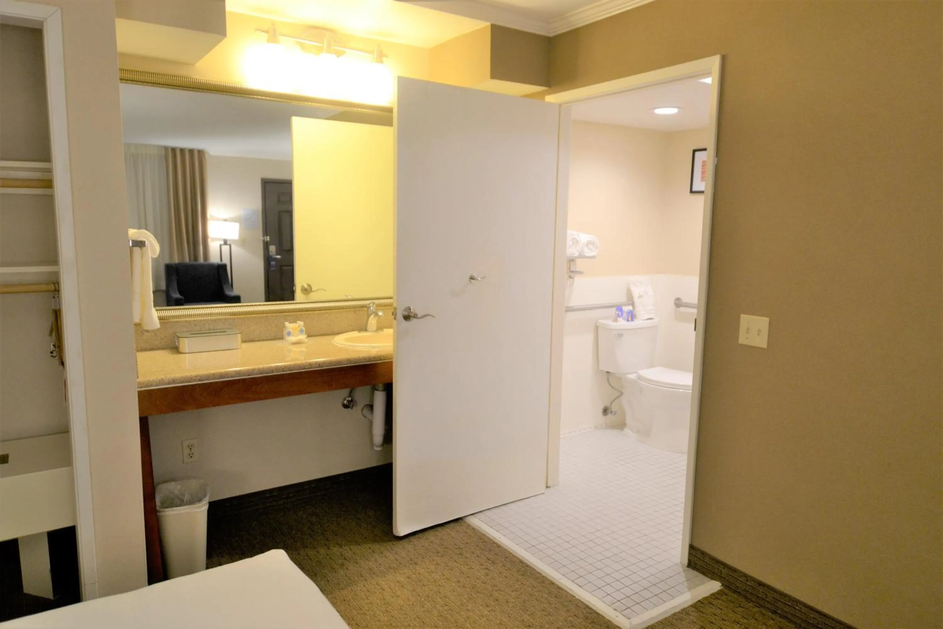 Property building in Comfort Inn Santa Monica - West Los Angeles