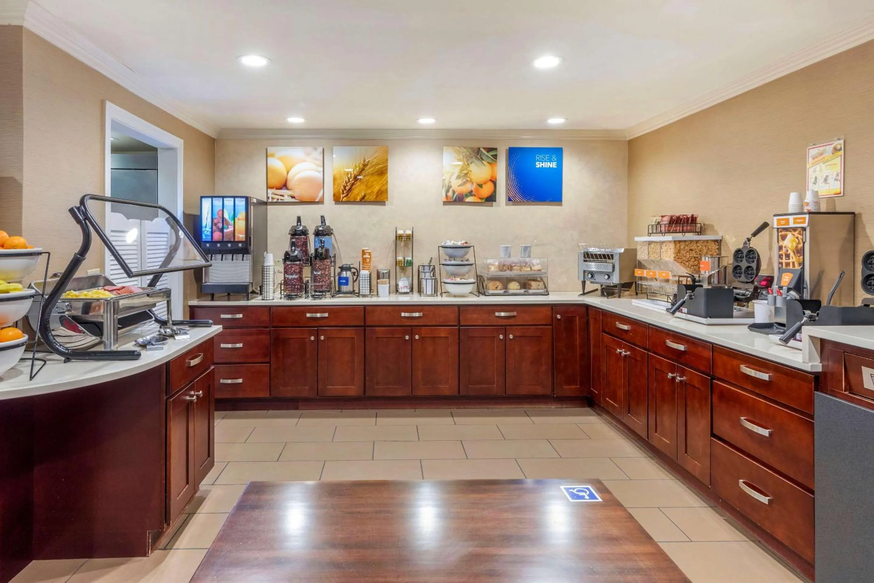 Breakfast in Comfort Inn Santa Monica - West Los Angeles