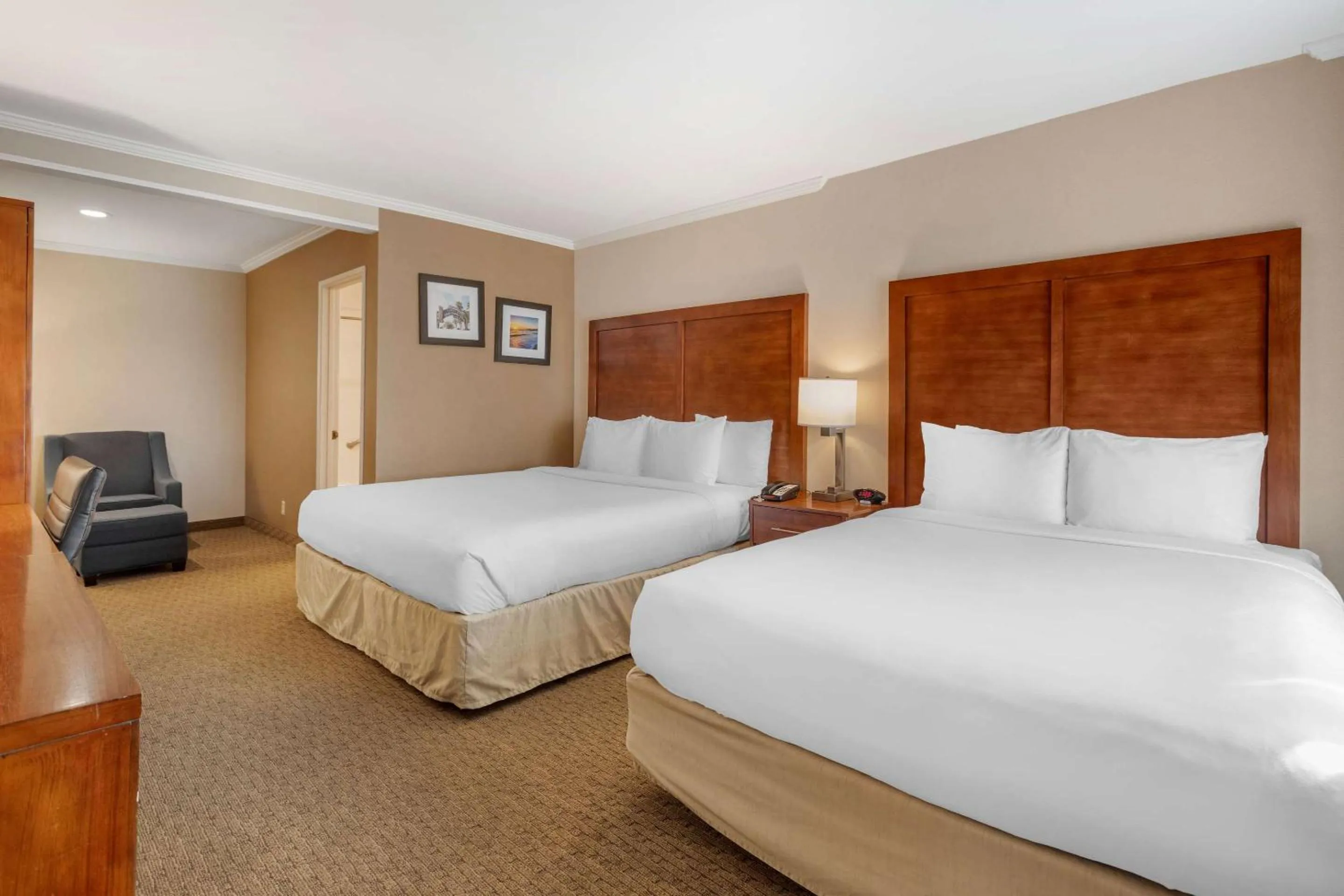 Bedroom, Bed in Comfort Inn Santa Monica - West Los Angeles