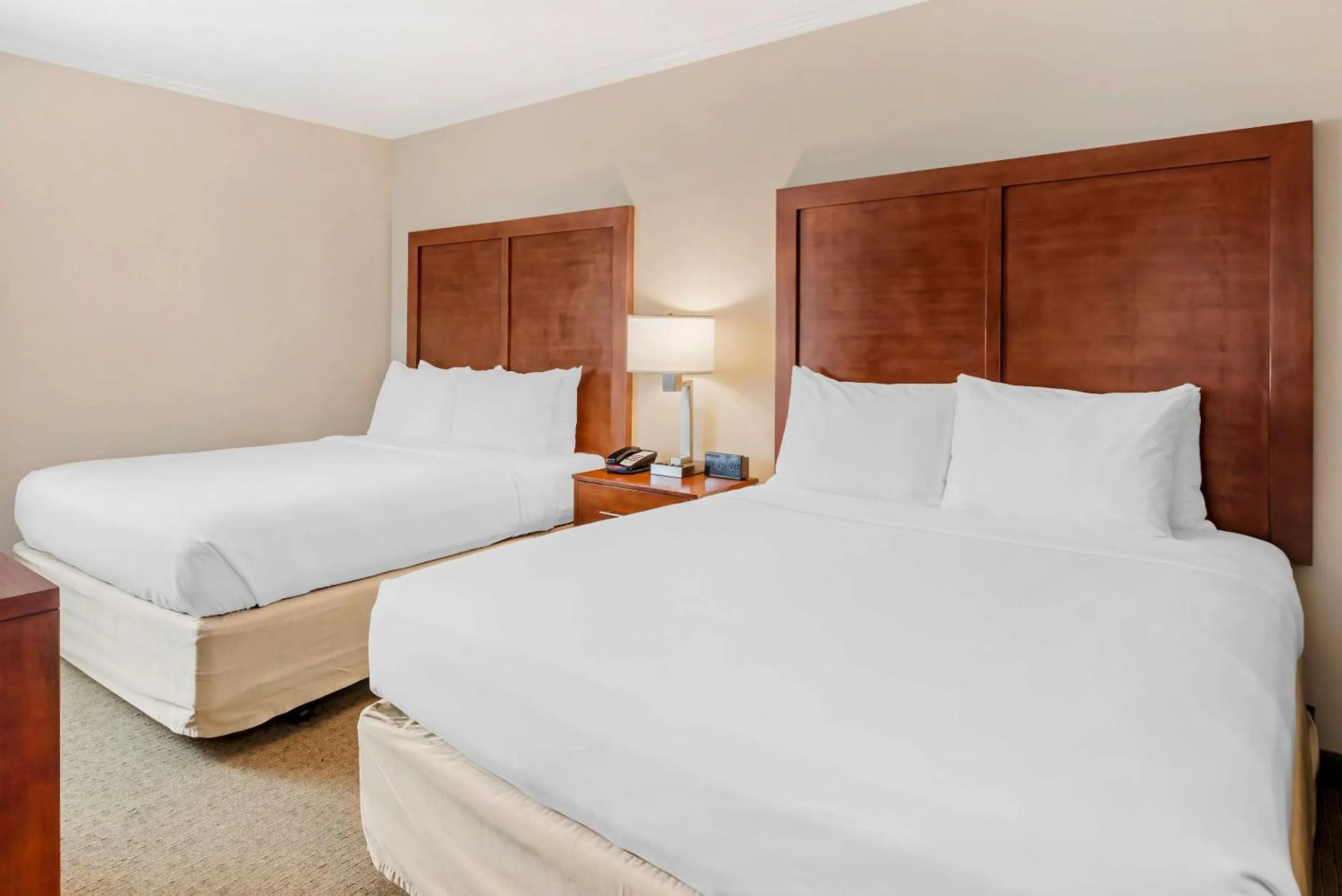 Bedroom, Bed in Comfort Inn Santa Monica - West Los Angeles