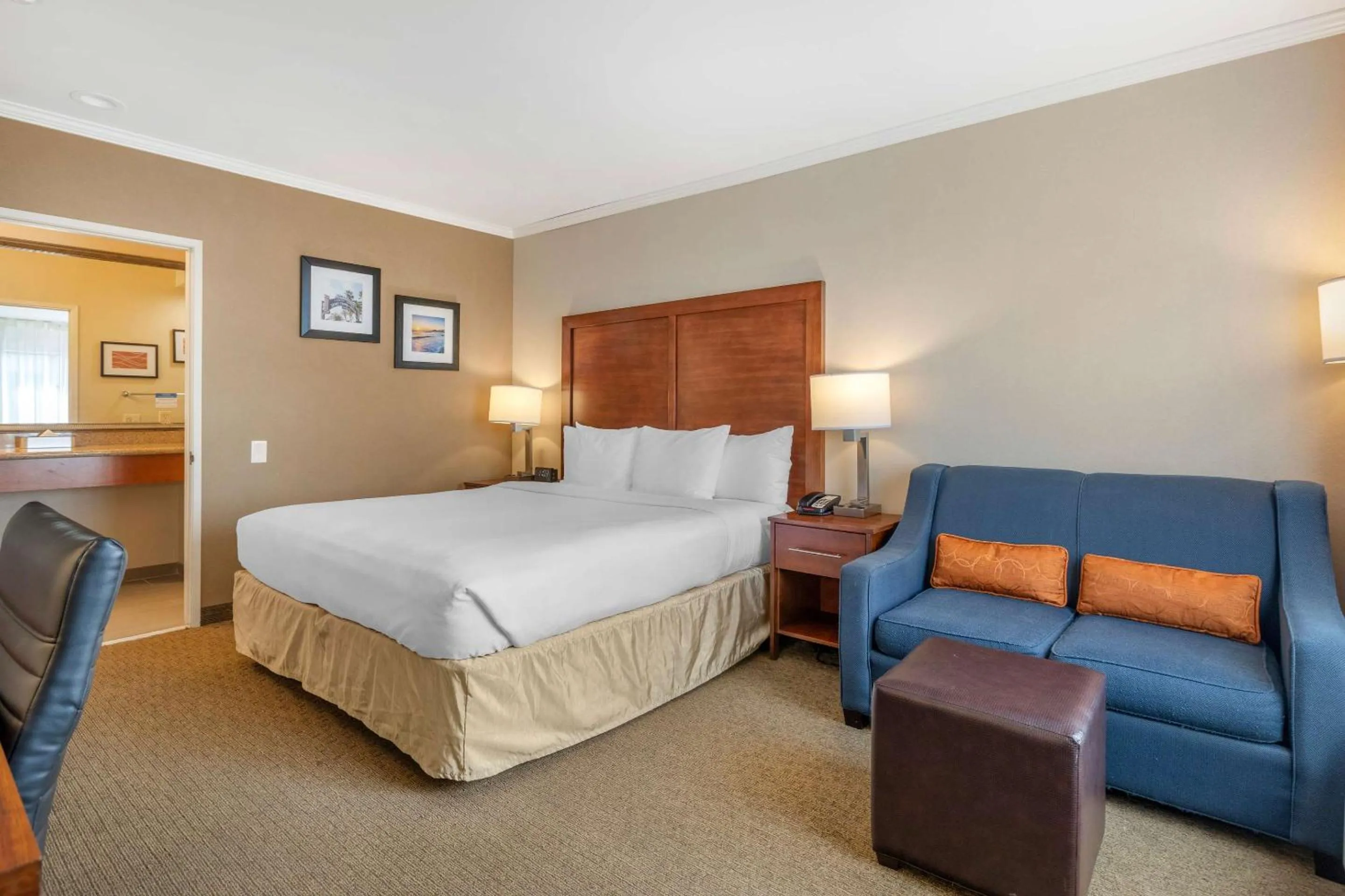 Bedroom, Bed in Comfort Inn Santa Monica - West Los Angeles