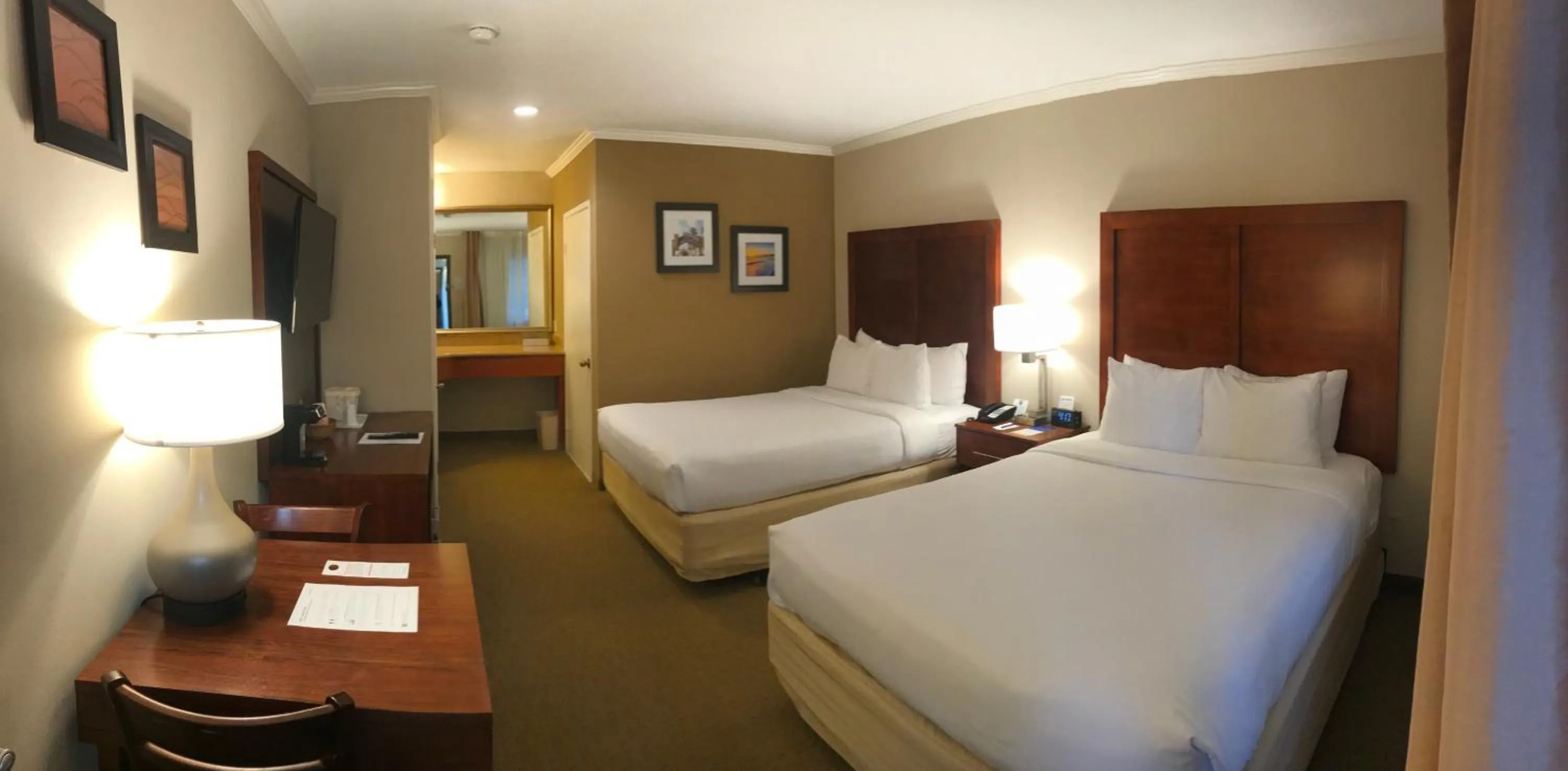 Property building, Bed in Comfort Inn Santa Monica - West Los Angeles