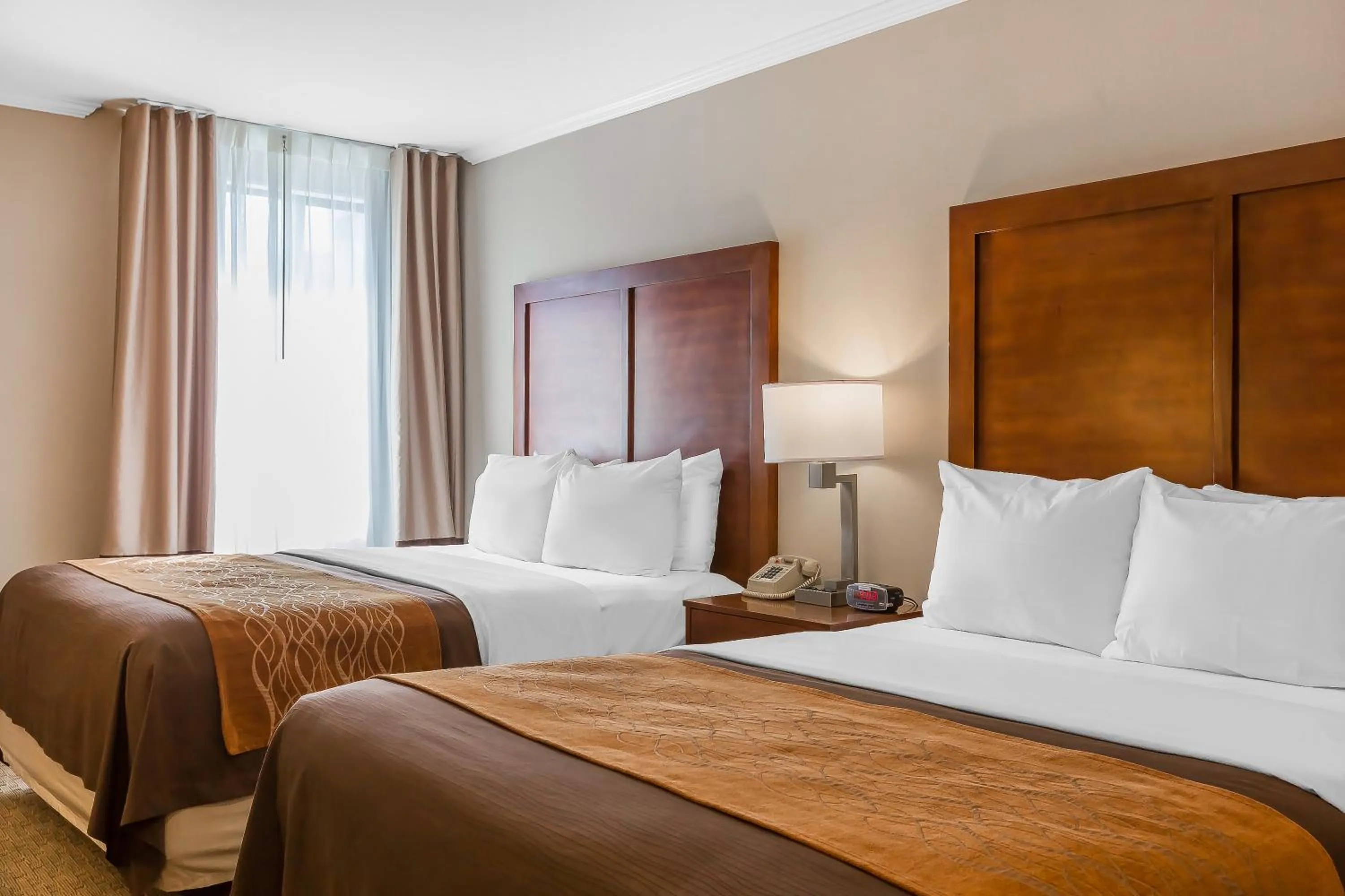 Property building, Bed in Comfort Inn Santa Monica - West Los Angeles