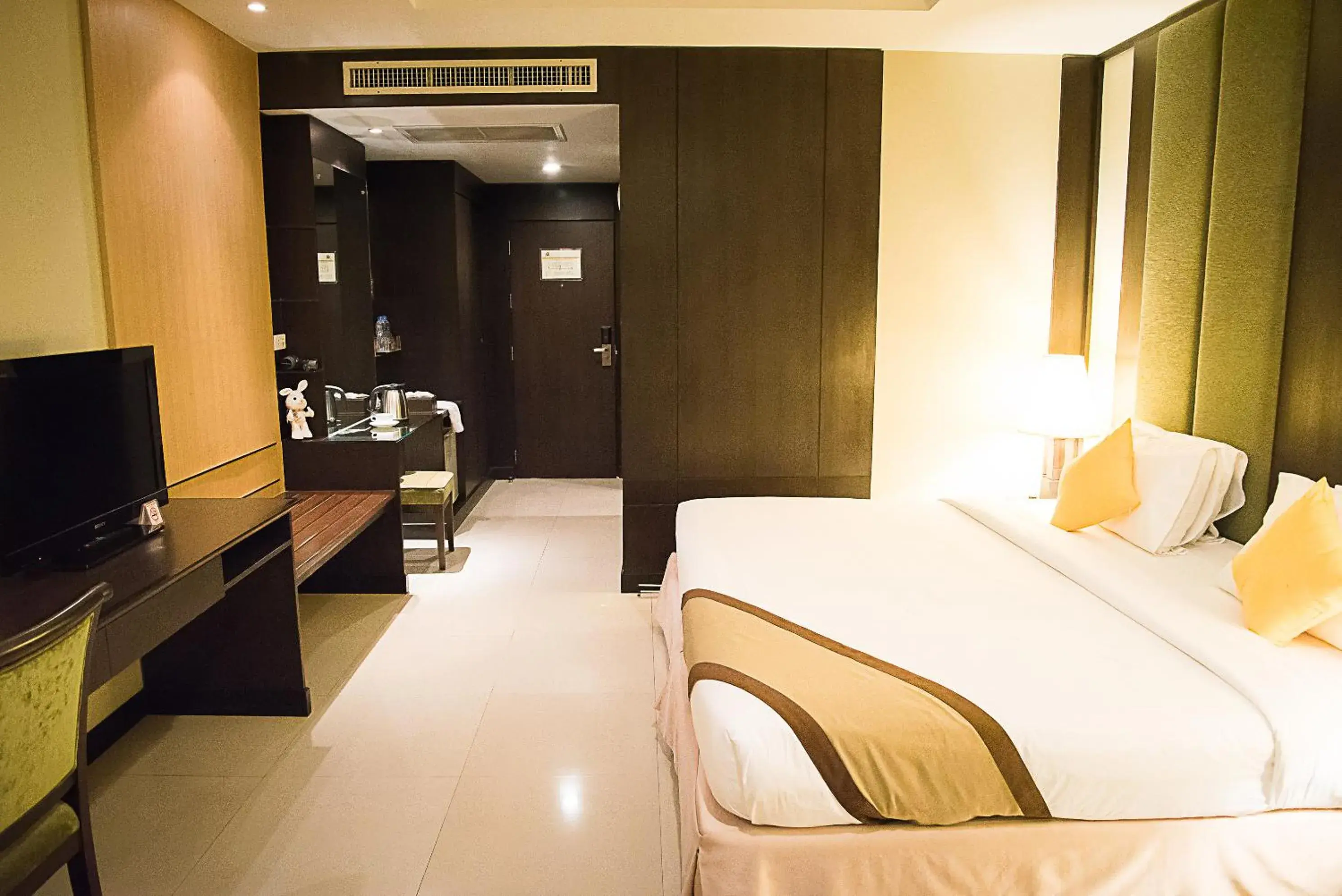 Photo of the whole room, Bed in Intimate Hotel Pattaya - SHA Extra Plus