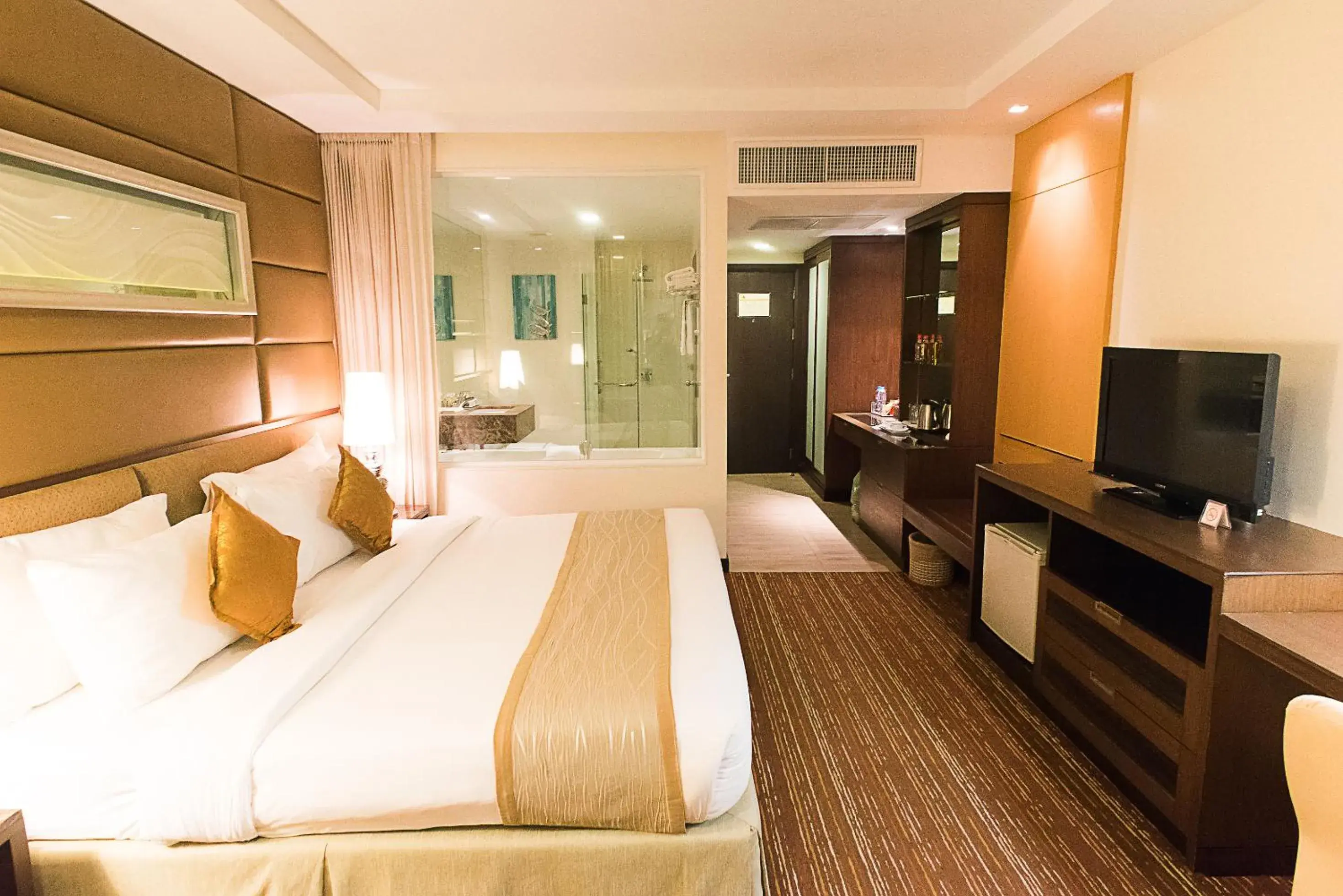 Photo of the whole room, Bed in Intimate Hotel Pattaya - SHA Extra Plus