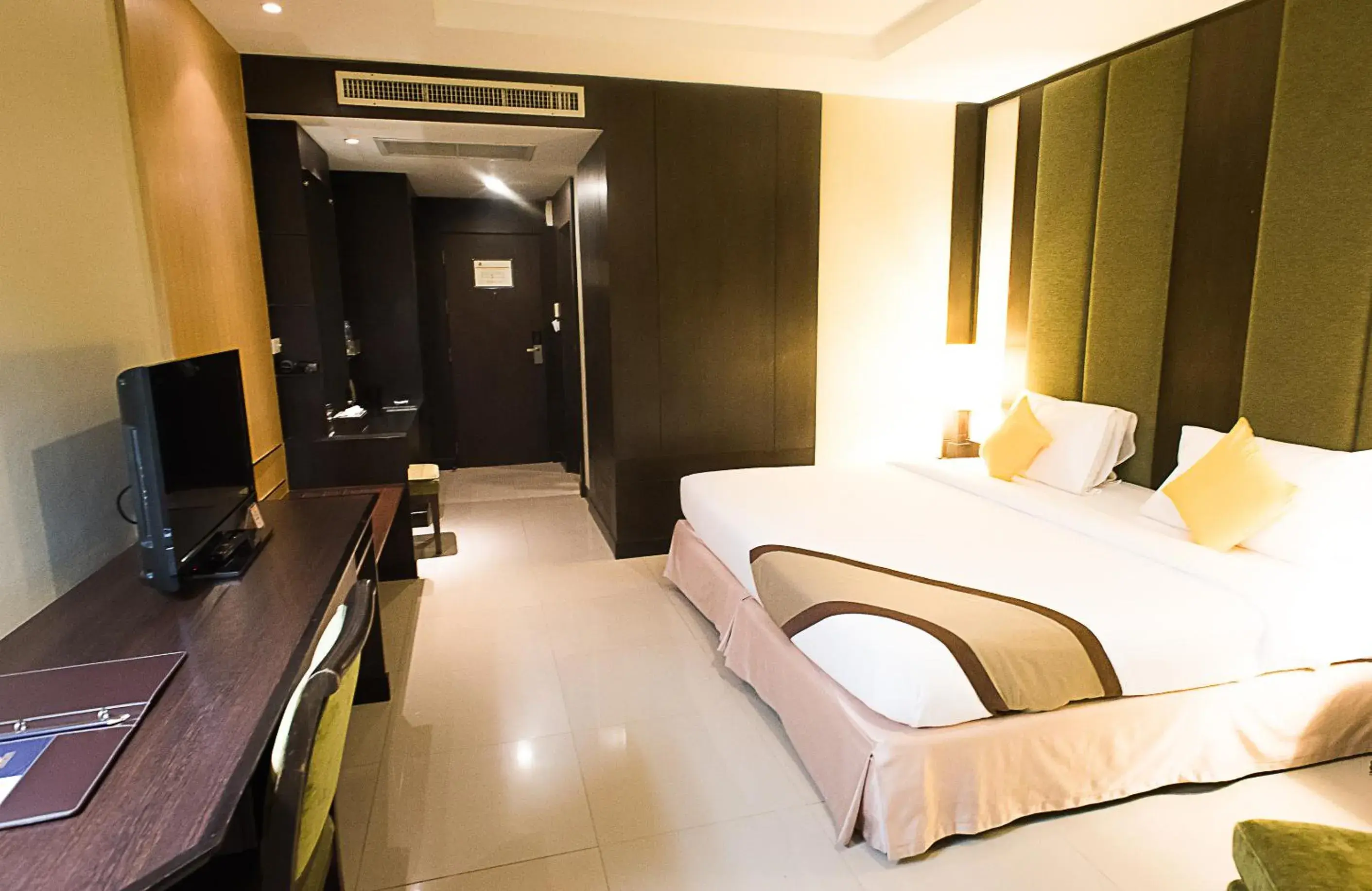 Photo of the whole room, Bed in Intimate Hotel Pattaya - SHA Extra Plus