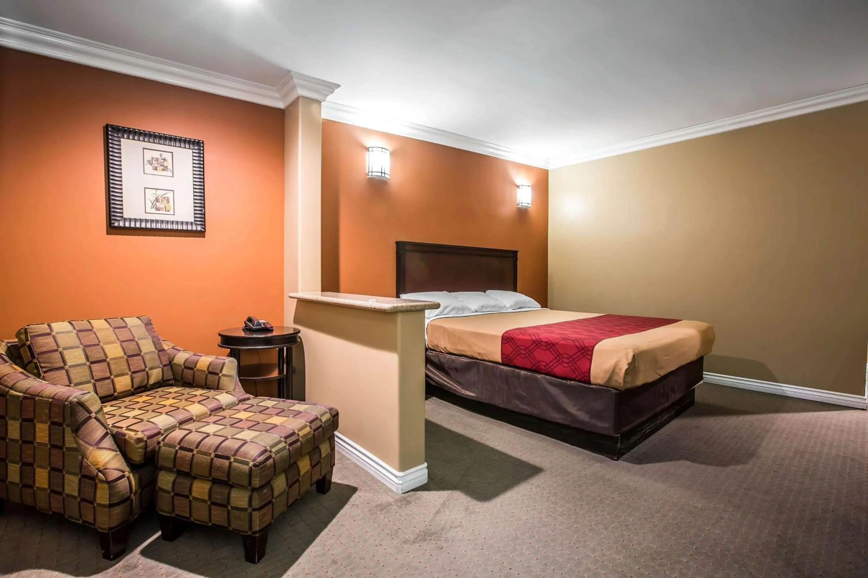 Photo of the whole room, Bed in Baymont by Wyndham Ontario