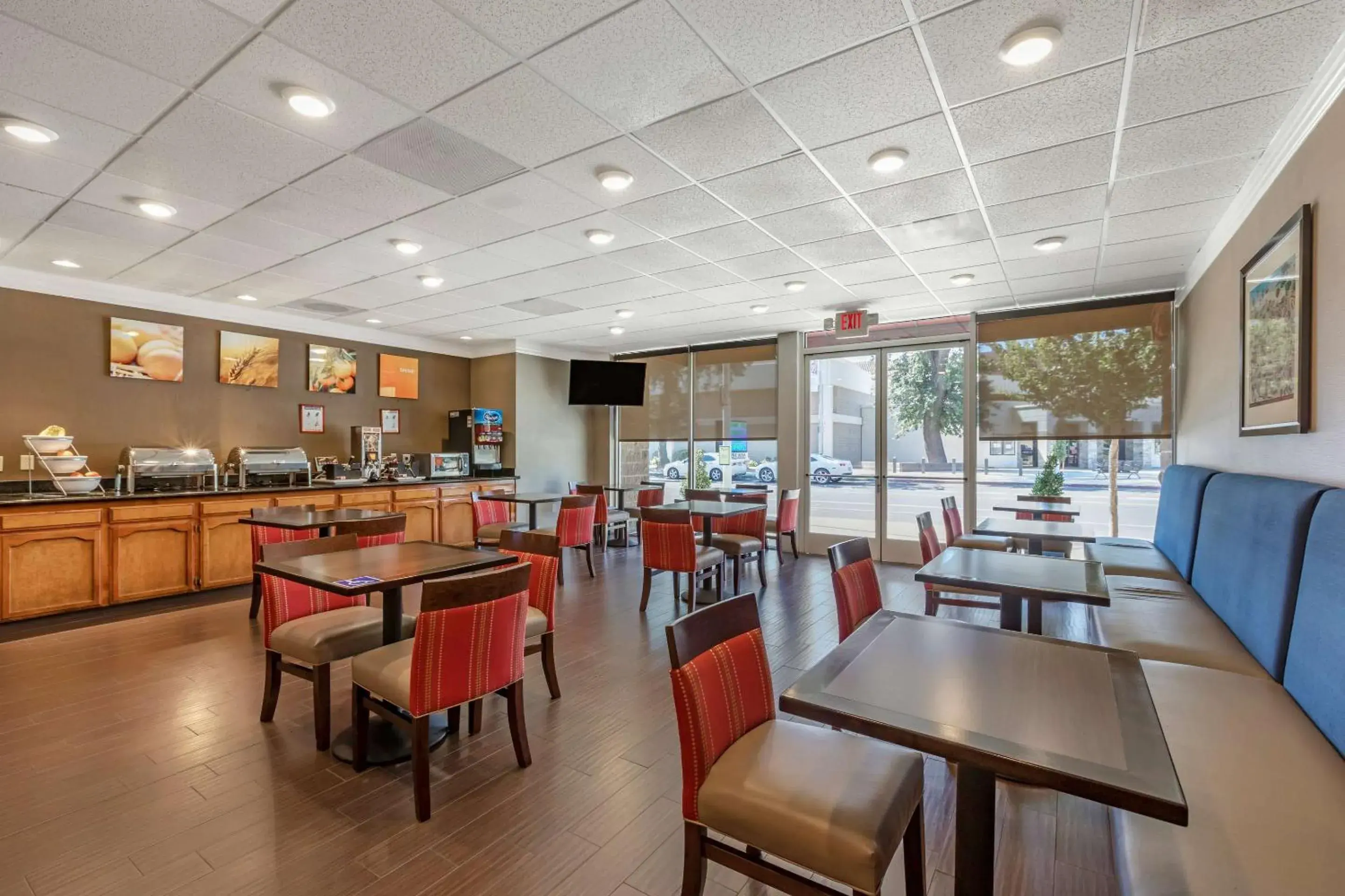 Breakfast in Comfort Suites Visalia - Convention Center Breakfast in Comfort Suites Visalia - Convention Center