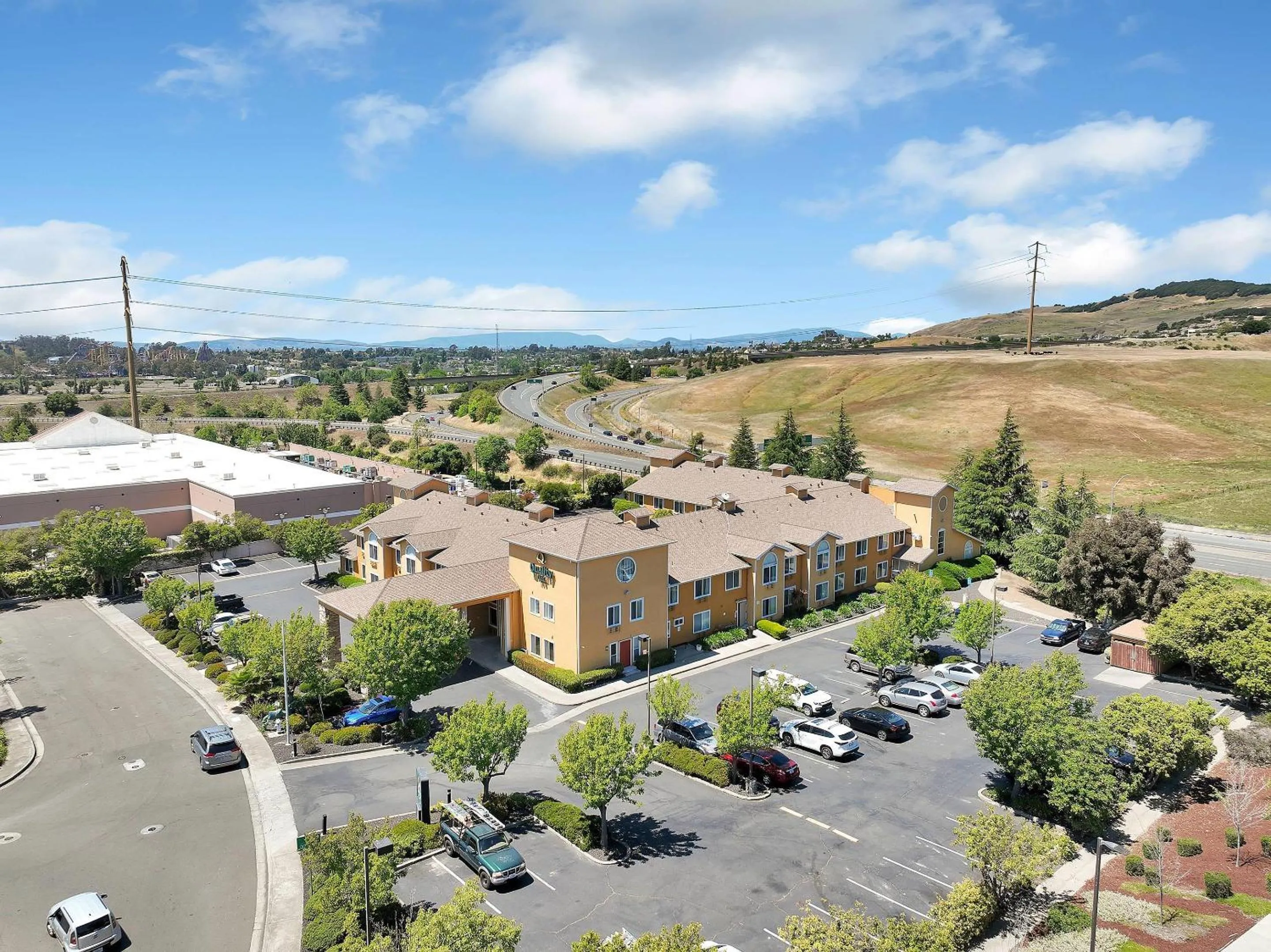 Property building in Quality Inn near Six Flags Discovery Kingdom-Napa Valley