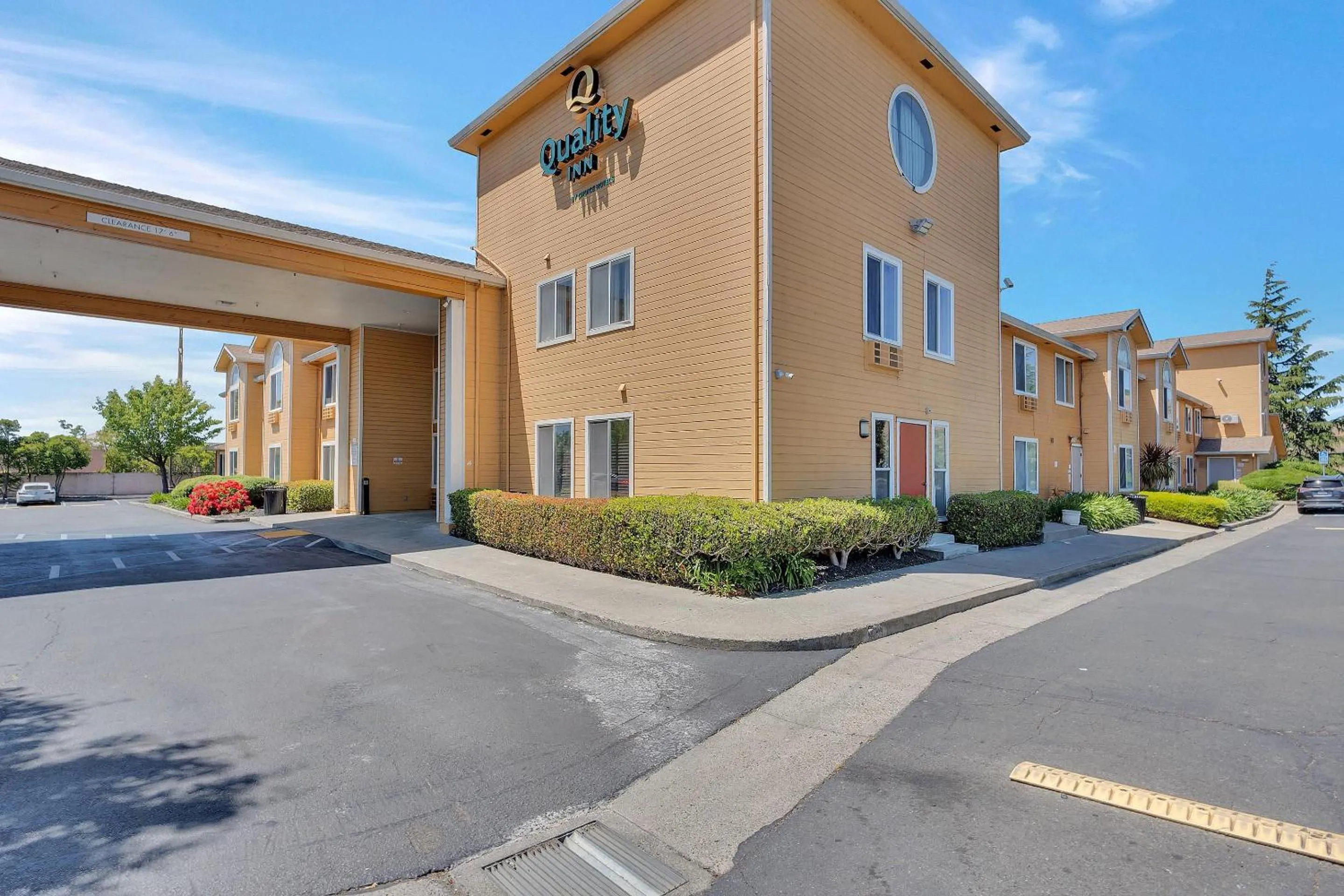 Property building in Quality Inn near Six Flags Discovery Kingdom-Napa Valley