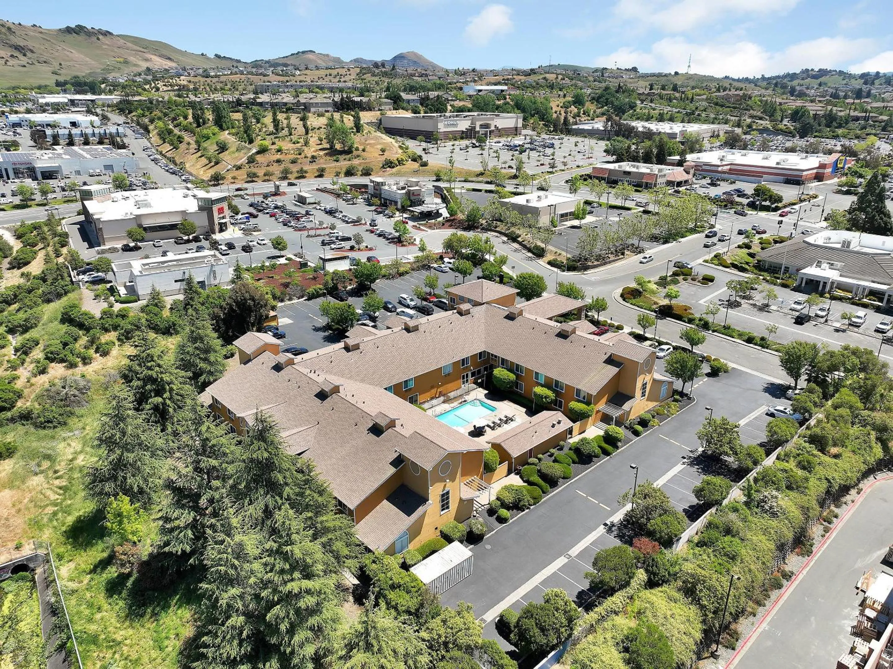 Property building in Quality Inn near Six Flags Discovery Kingdom-Napa Valley
